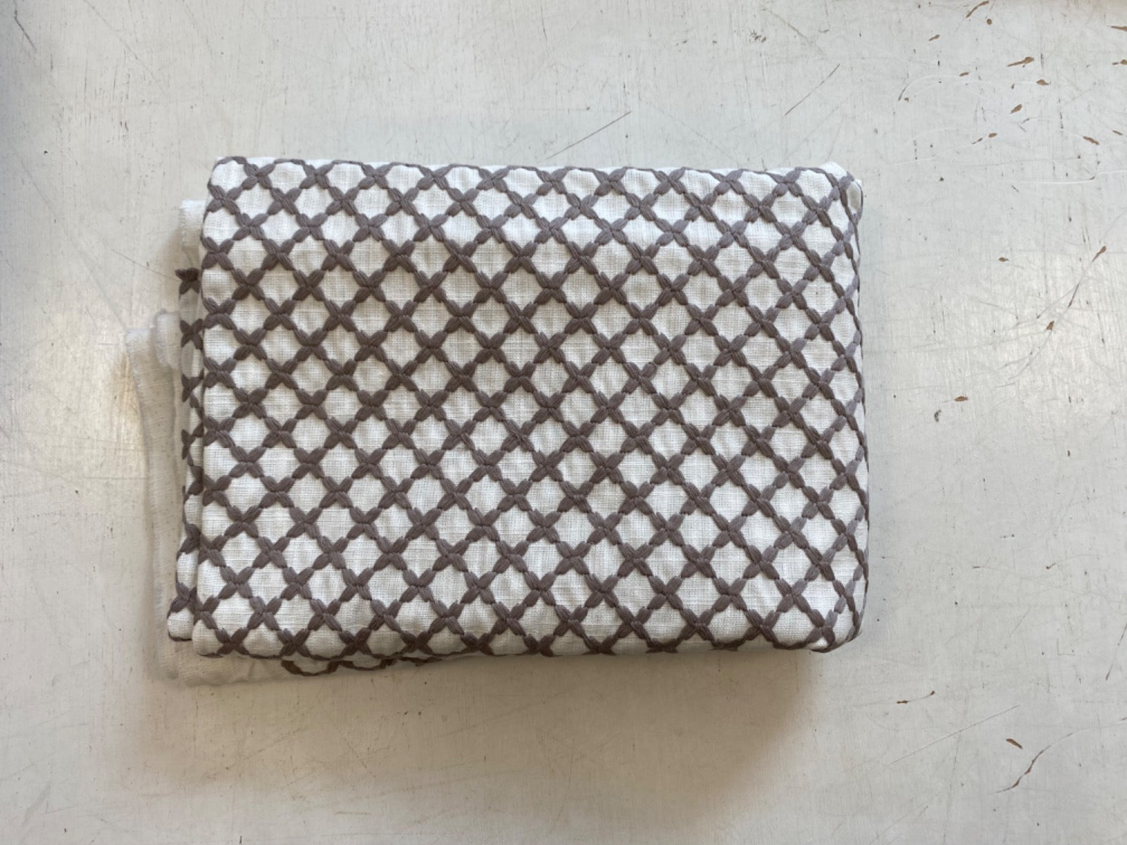 RE3858 0.9m Fiesta mocha embroidery (140cm wide)