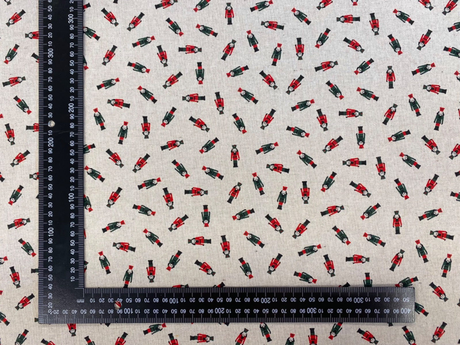 T497 Mini Christmas Nutcracker Linen