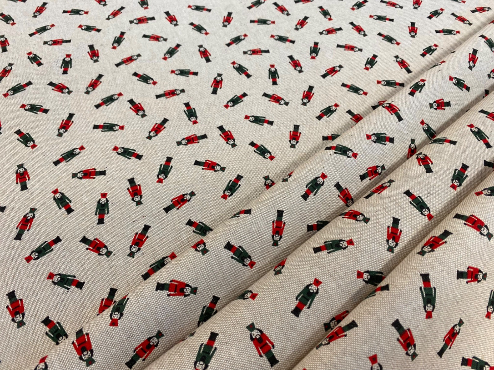 T497 Mini Christmas Nutcracker Linen