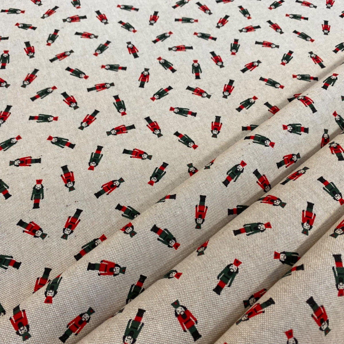 T497 Mini Christmas Nutcracker Linen