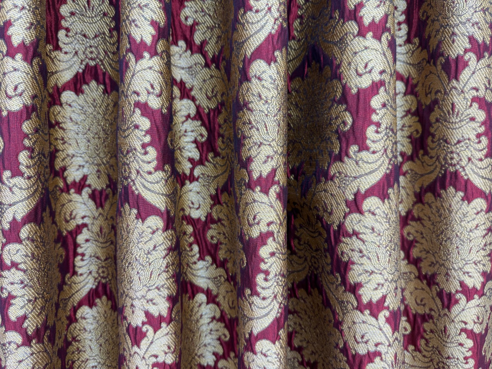 H343 Provence Damask Red