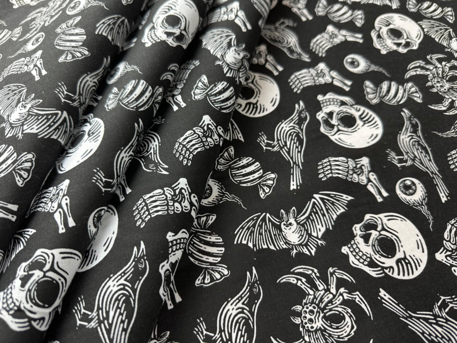 i512 Skeleton Potion Black & White