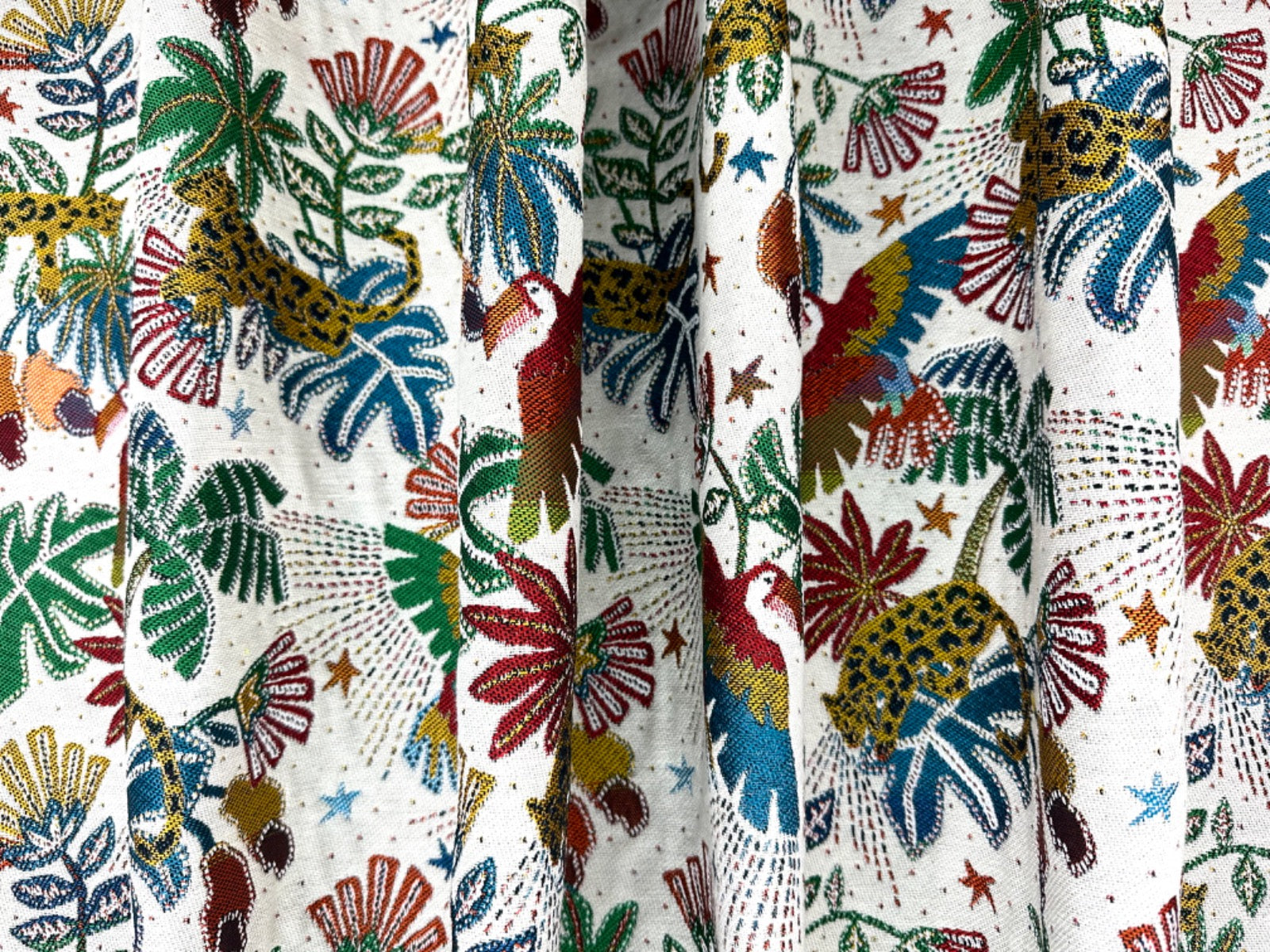 H378 Tropical Jungle Animals White Multi