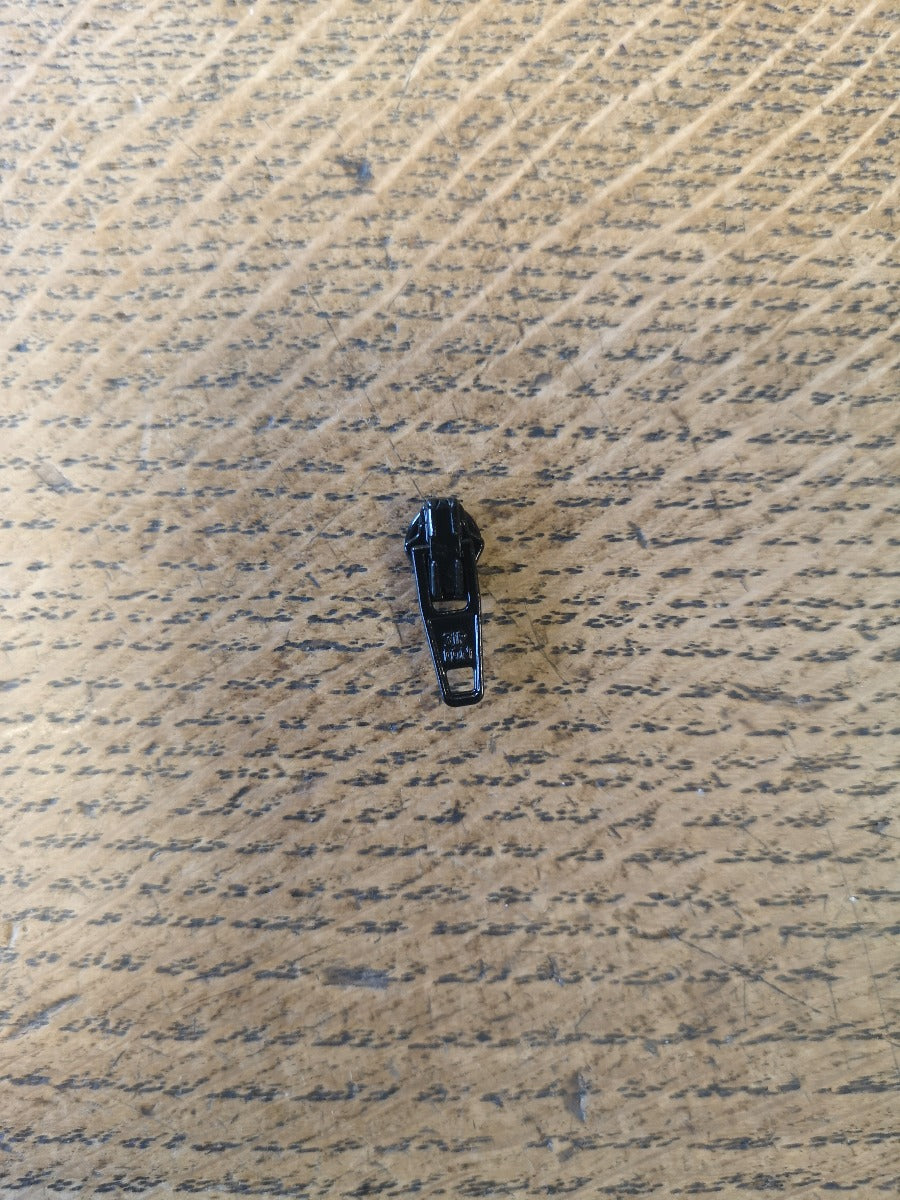 Zip Slider Black