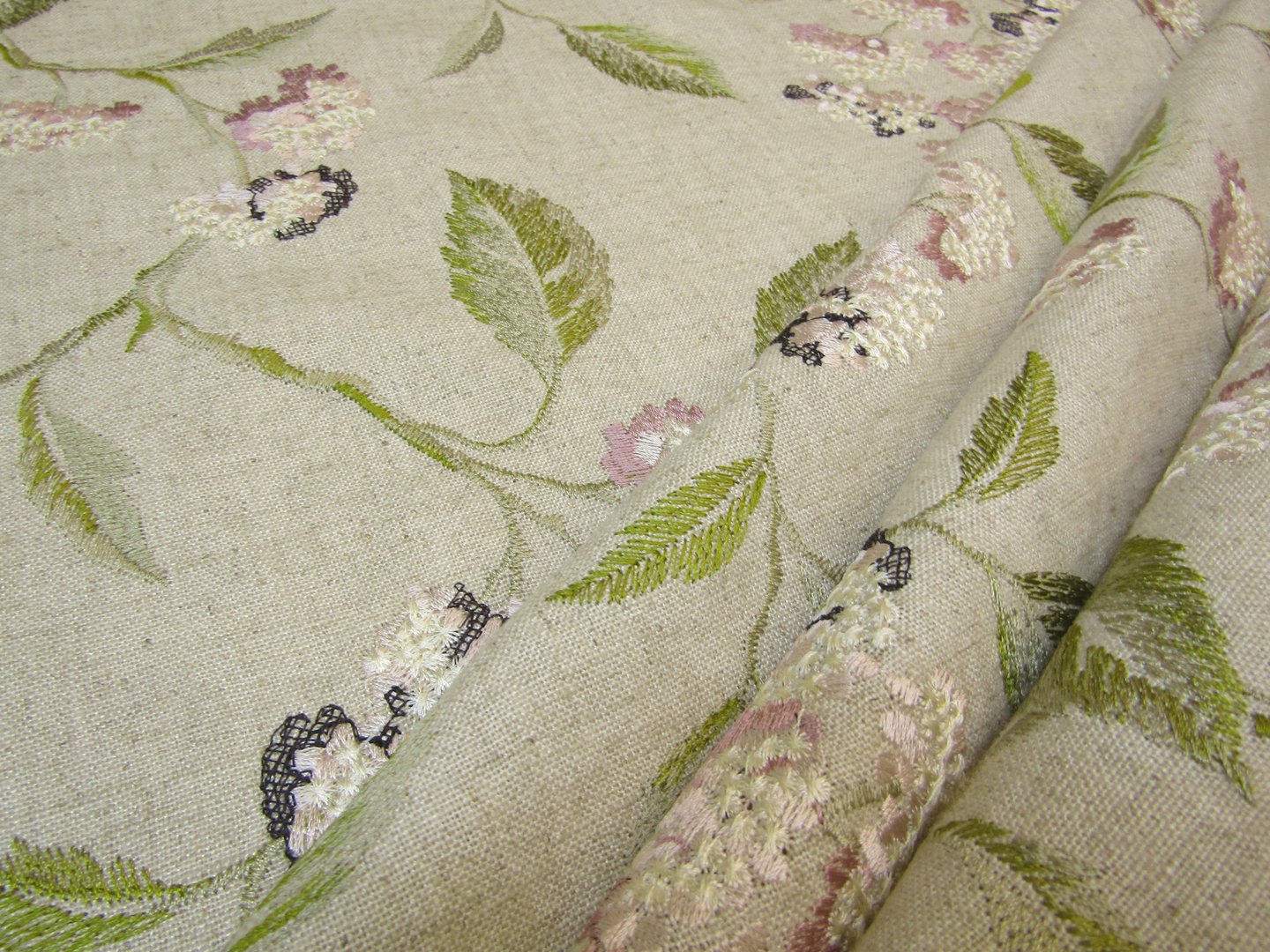 Clarke & Clarke Summerby Damson