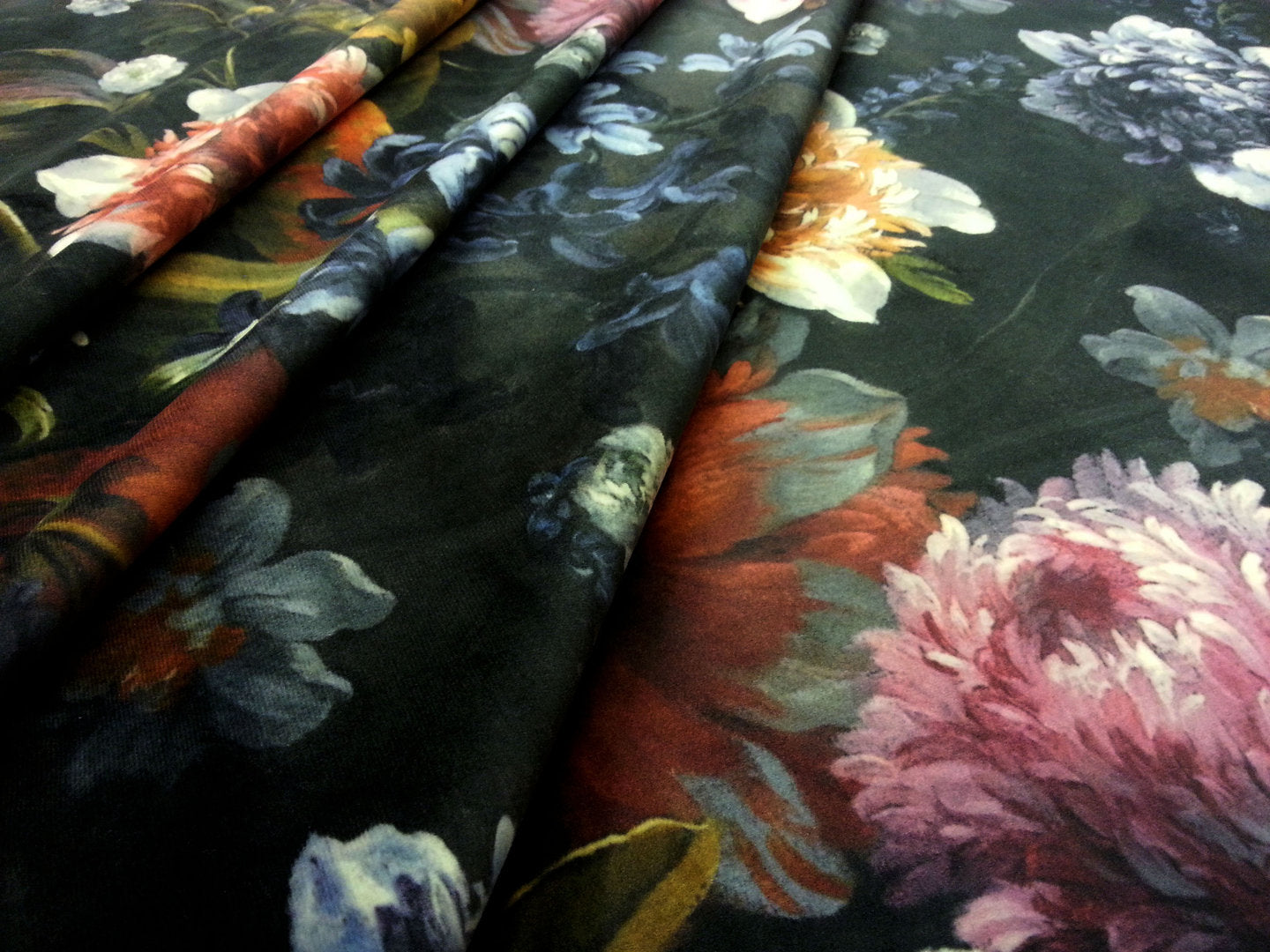 Dutch Flowers Velvet Black Multi T113
