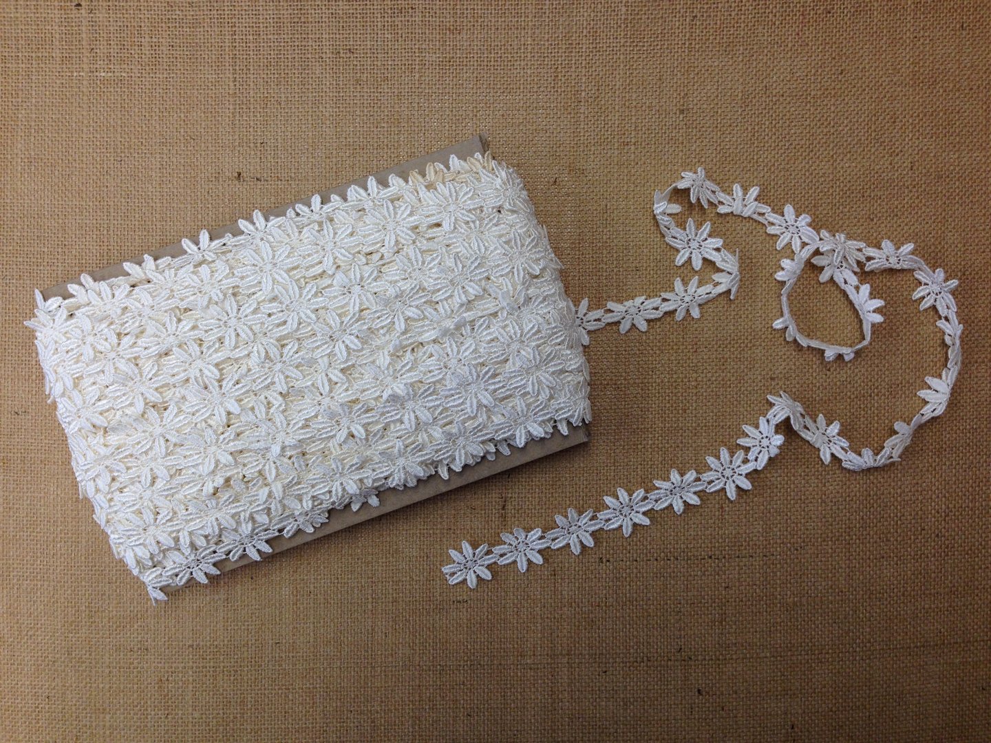 Tex Ex 1084 Flower Trim Ivory