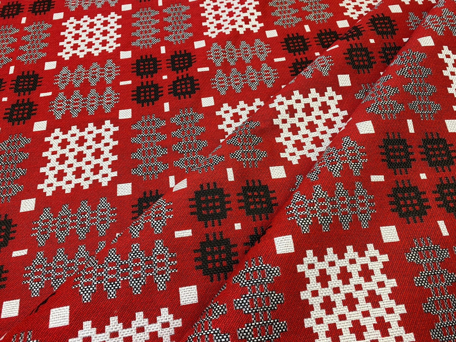 R48 Welsh Blanket Tapestry Red