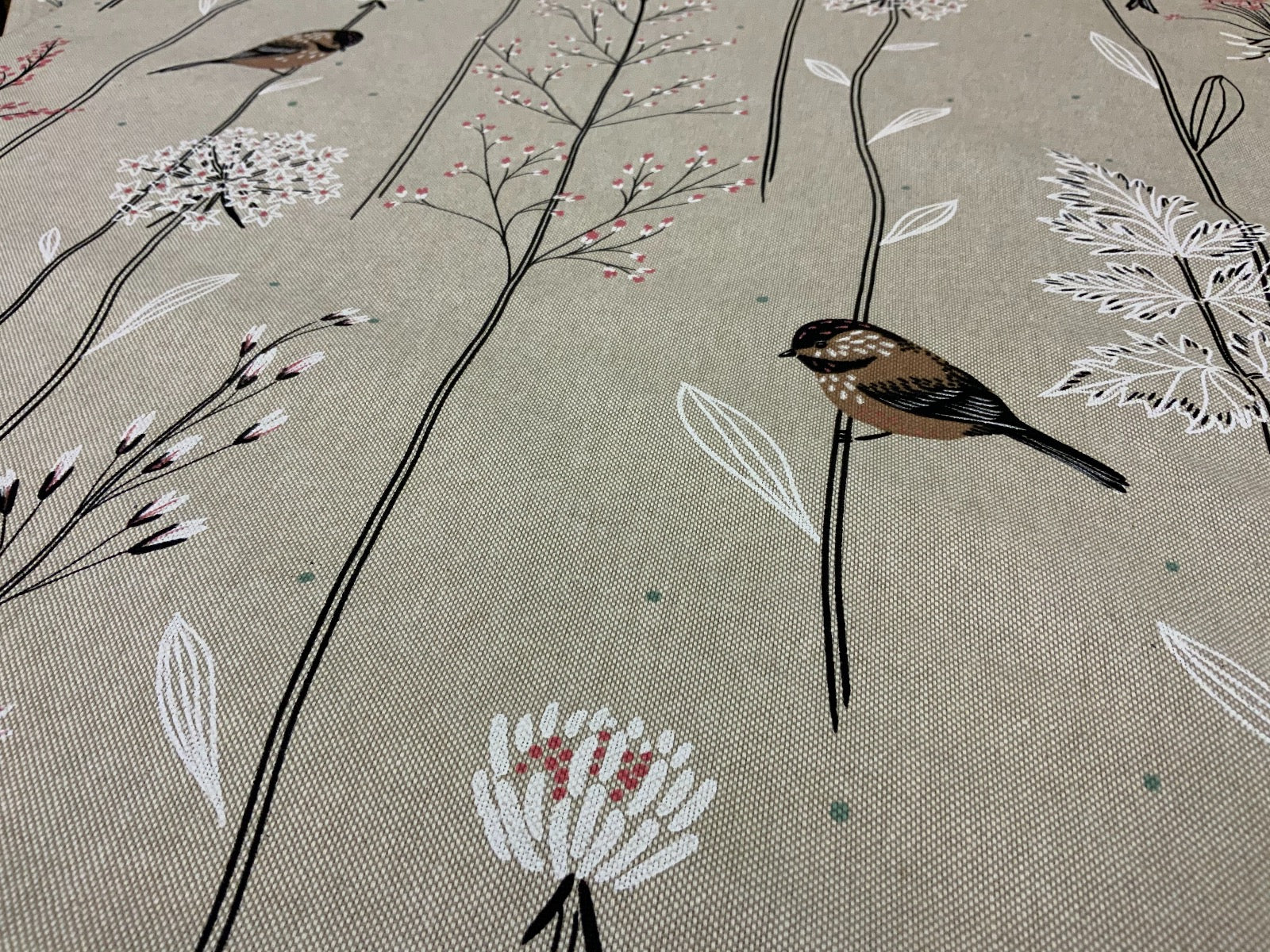 T374 Finch and flowers Linen