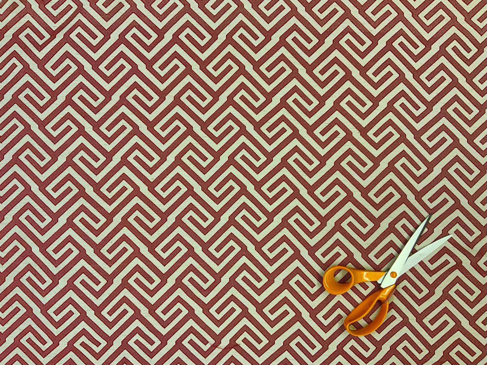 F171 Maze Weave Red