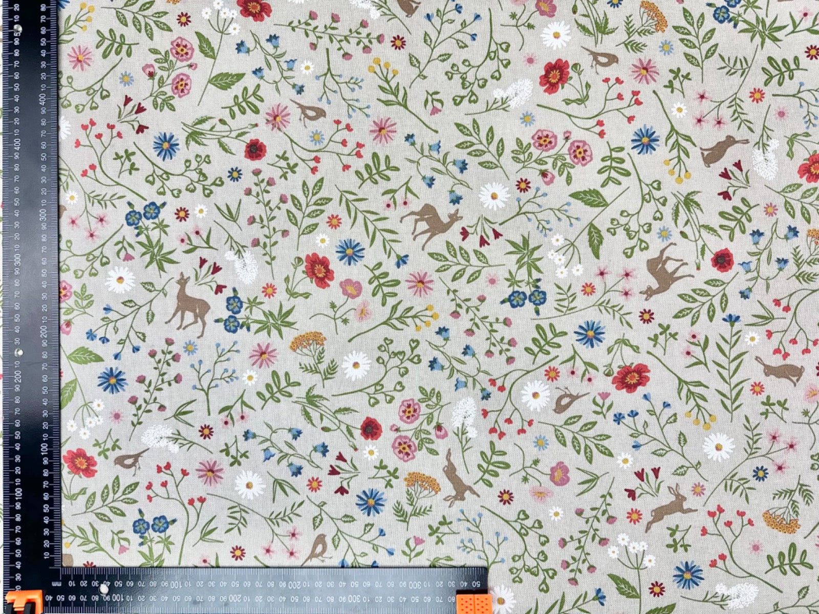 T522 Floral Animal Garden Linen Multi