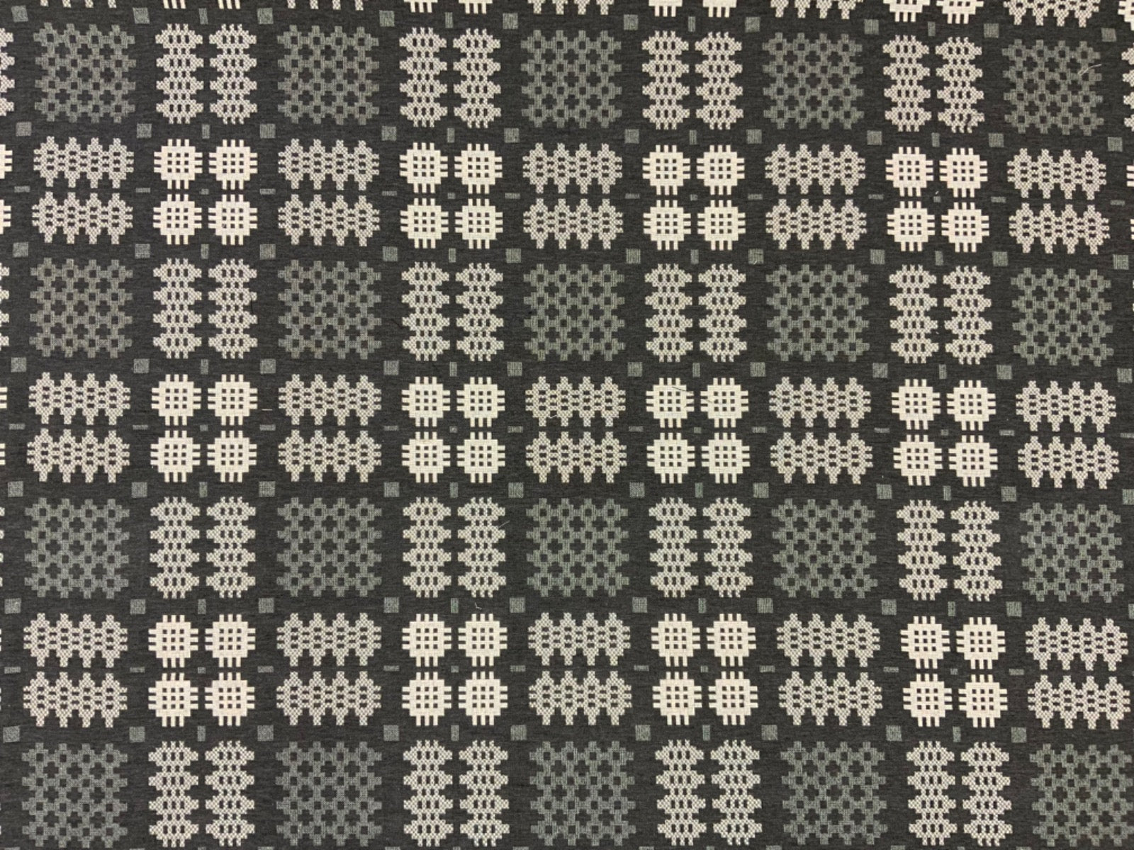 S233 Welsh Blanket Tapestry Snowdonia Grey