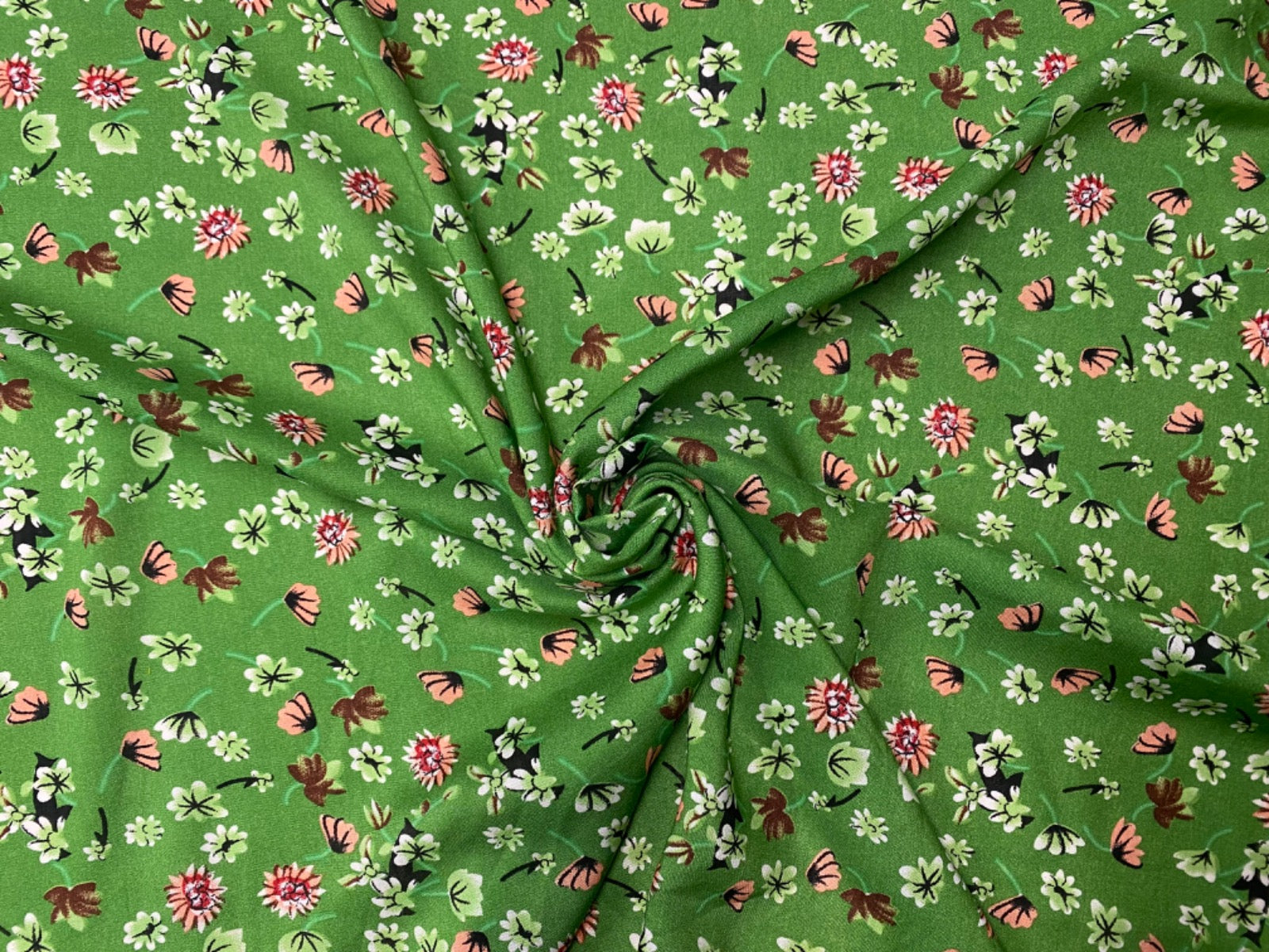 F337 Gardeners Flowers Viscose Green