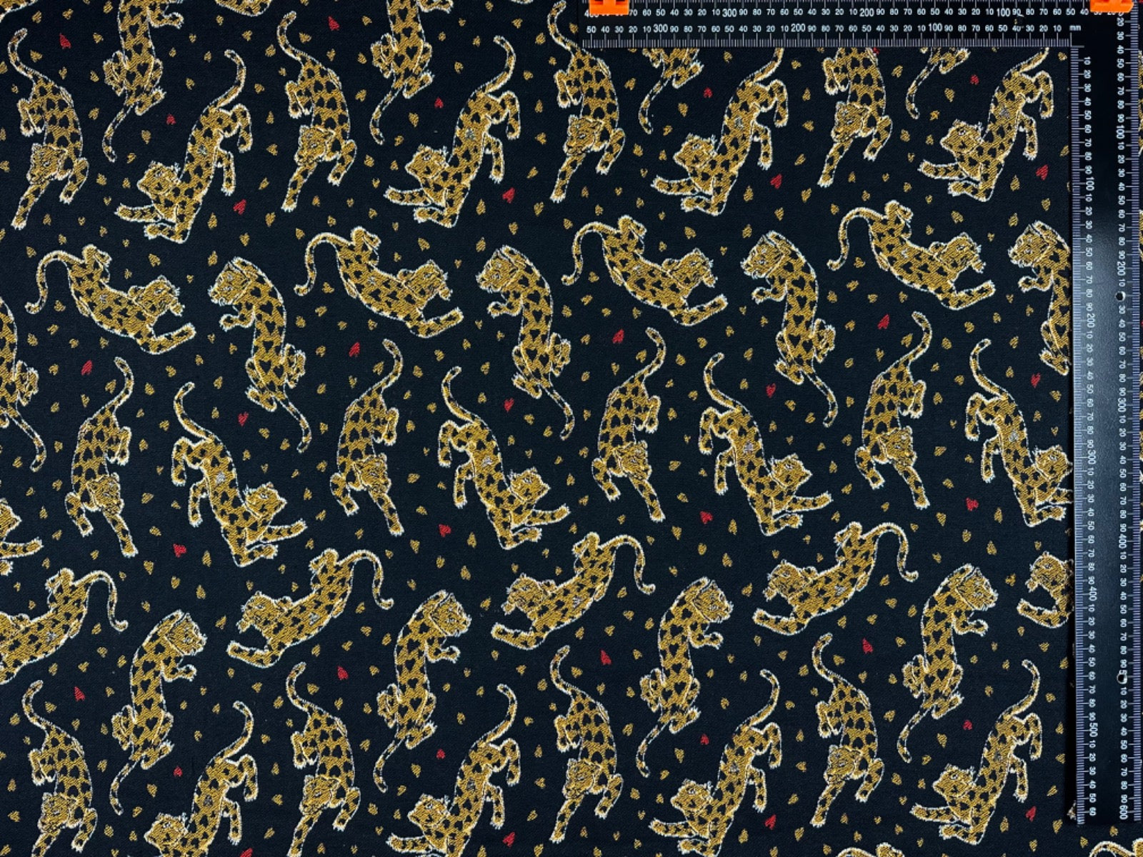 H331 Leopard Tapestry Metallic Hearts Noir