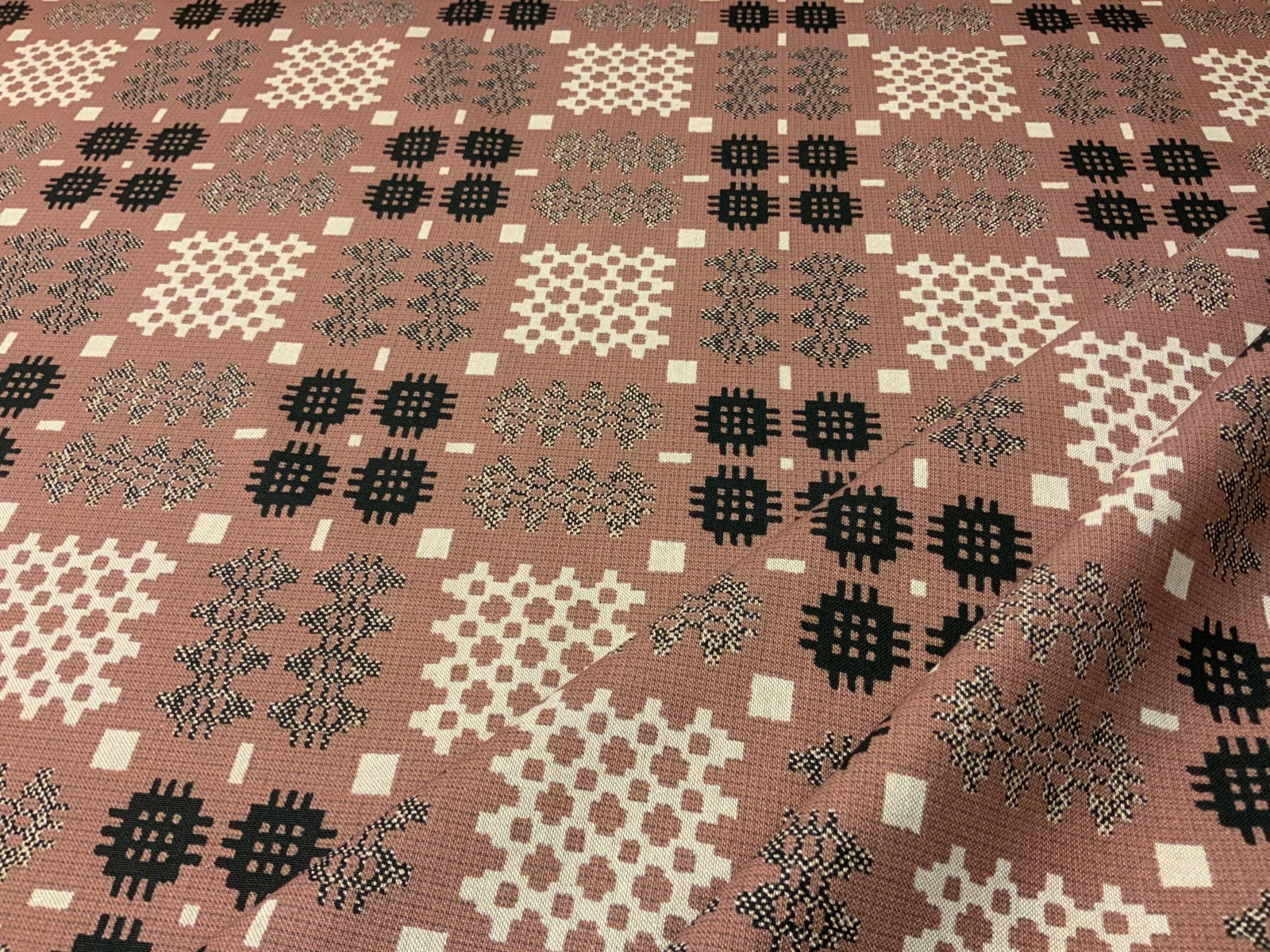 S91 Rose Pink Linen Look Welsh Blanket Print