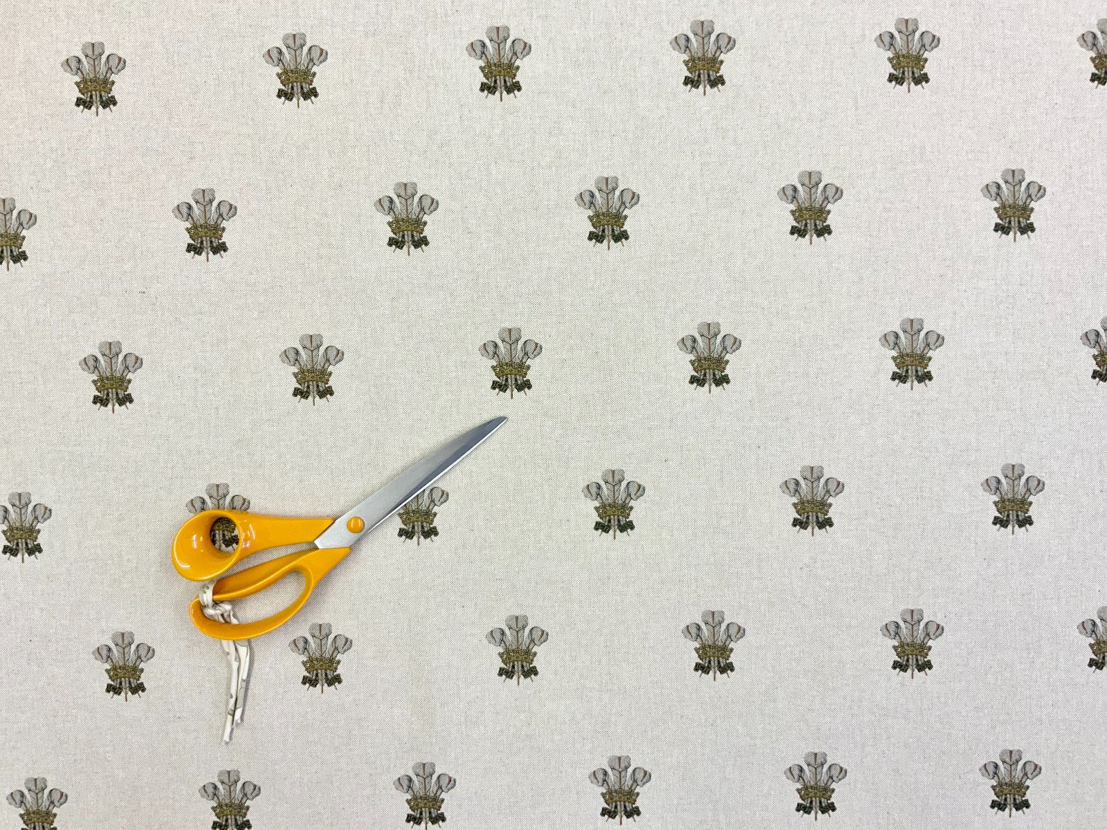S103 Prince Of Wales Feathers Linen