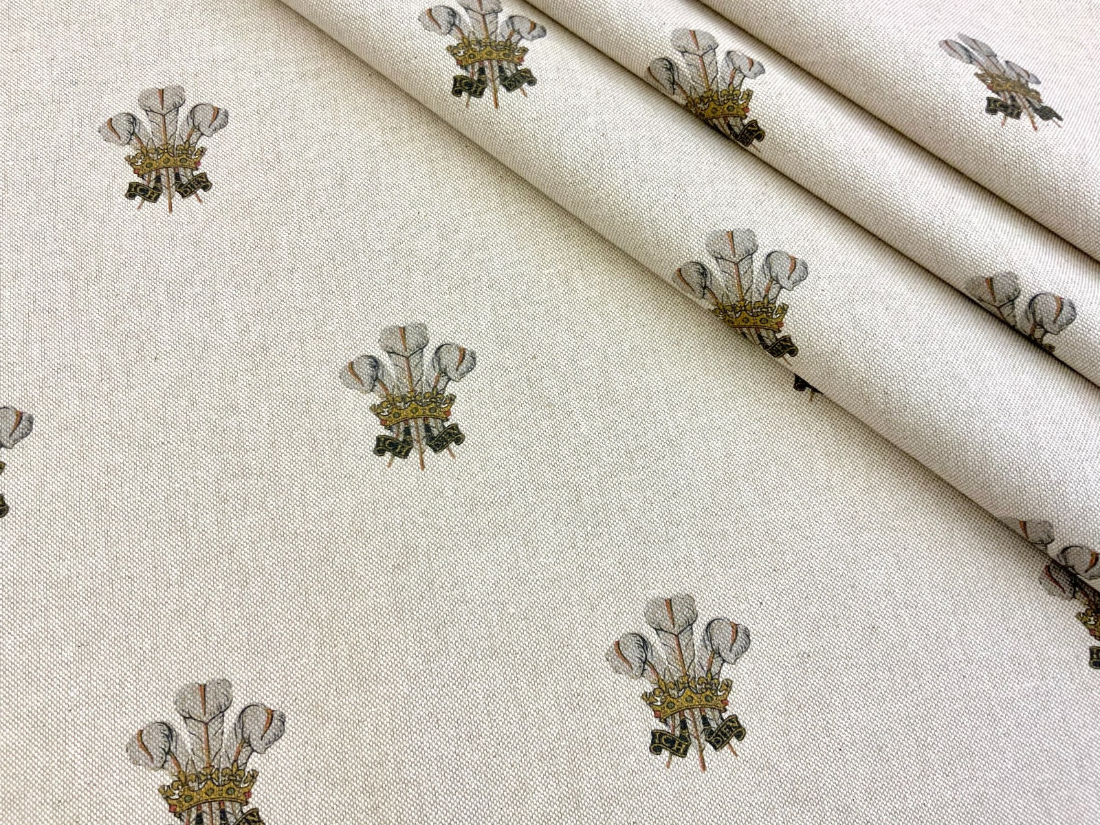 S103 Prince Of Wales Feathers Linen