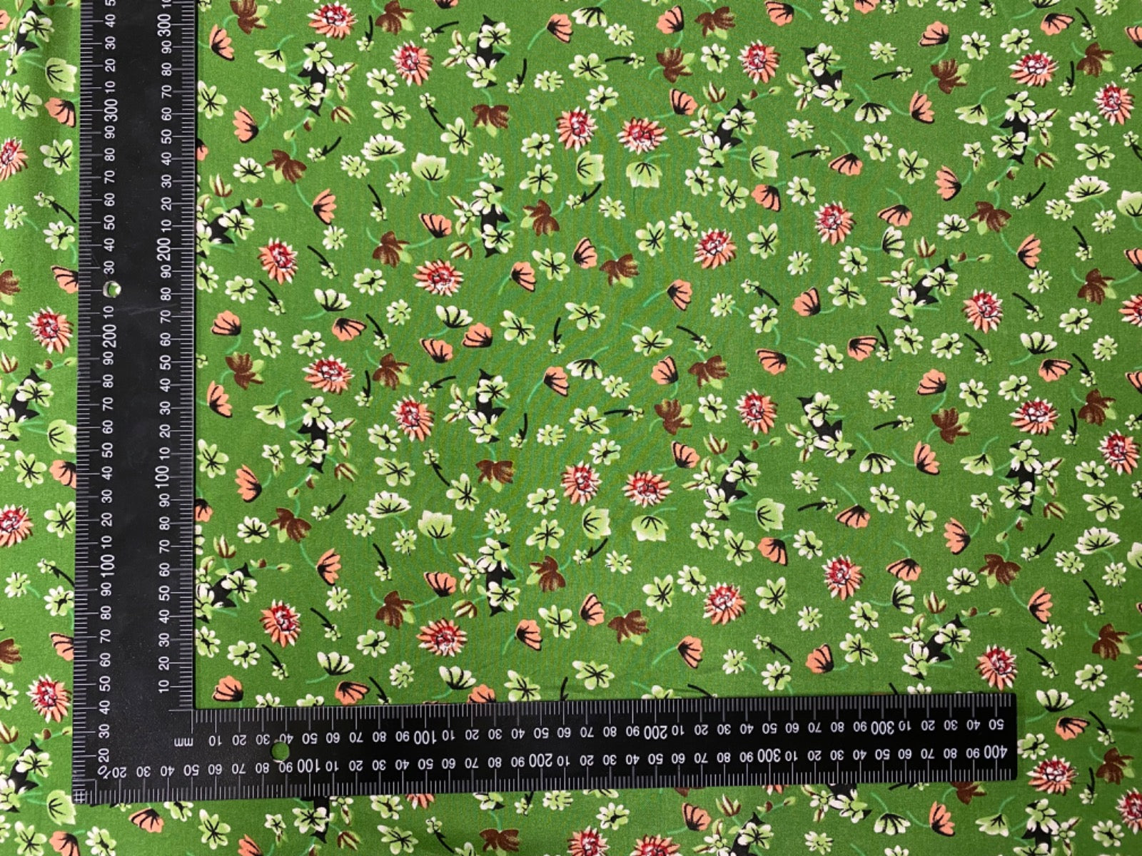 F337 Gardeners Flowers Viscose Green