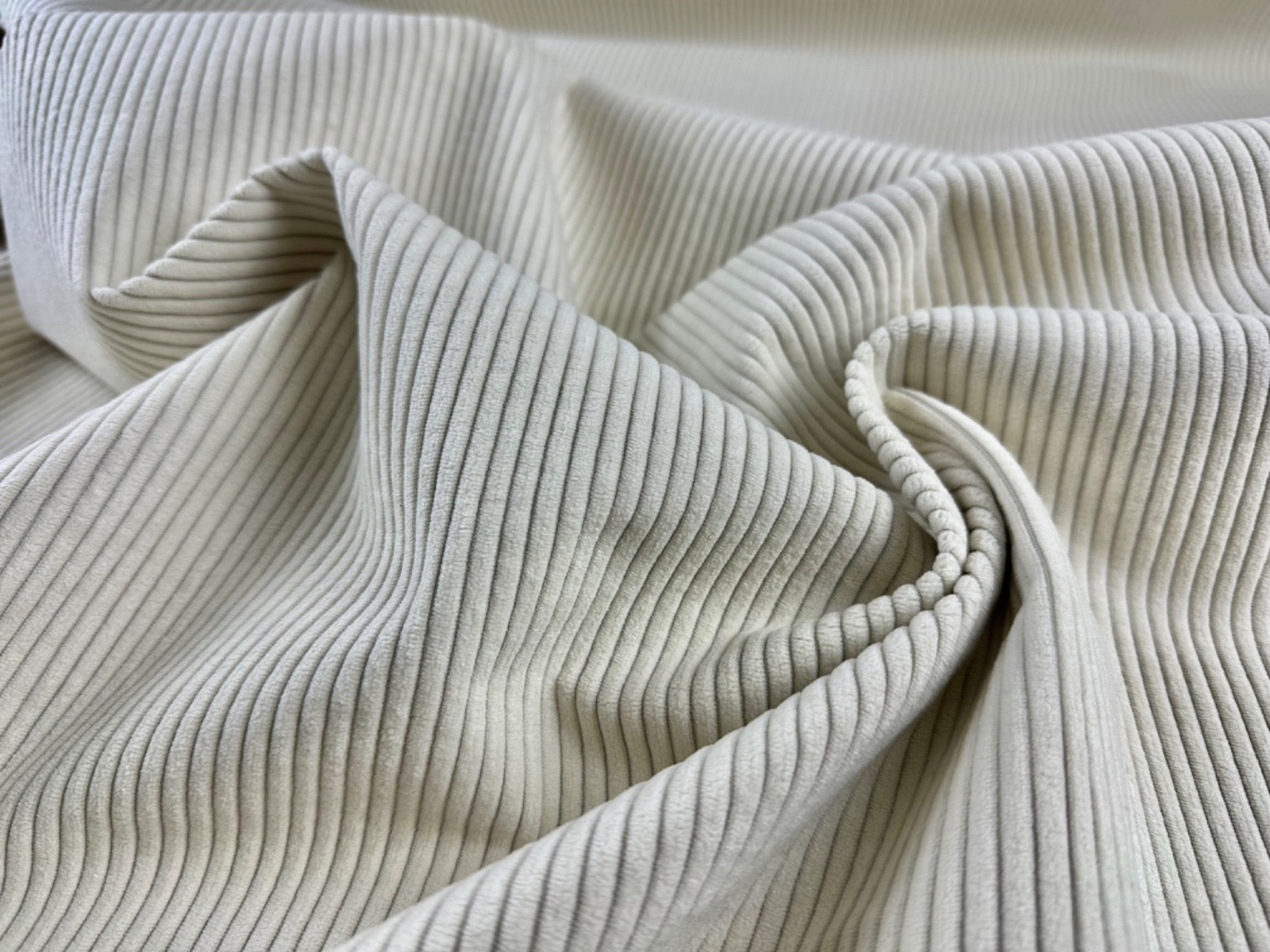 Chunky 5 Wale Upholstery Corduroy Ecru H337