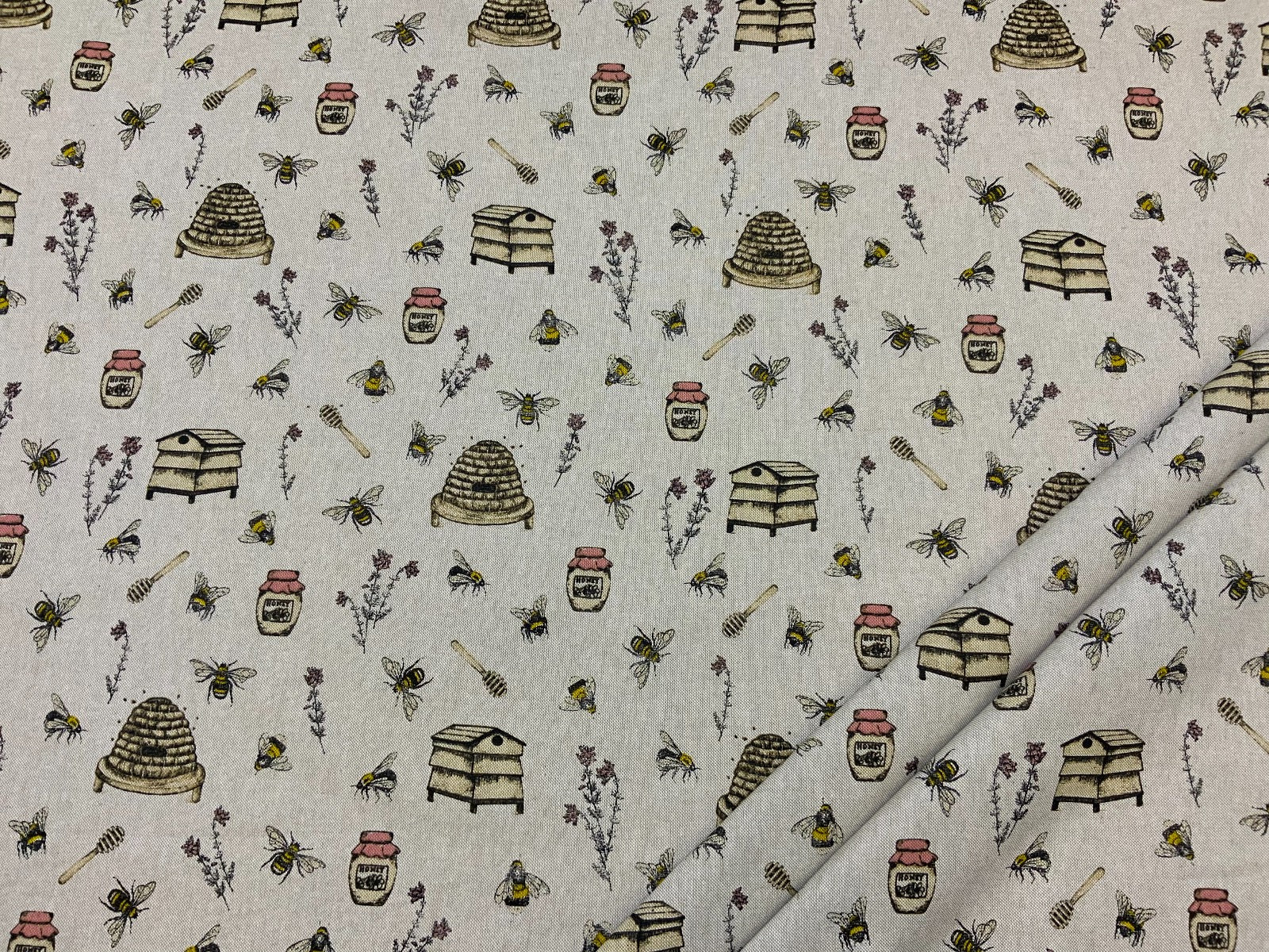 T376 Bee Hives Honey Pots Linen