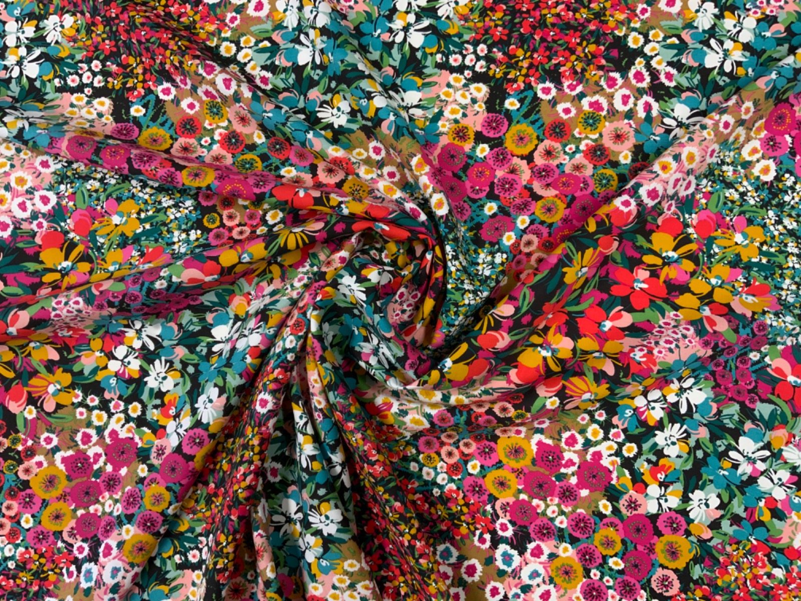 H317 Fuchsia Camomile Clusters Viscose