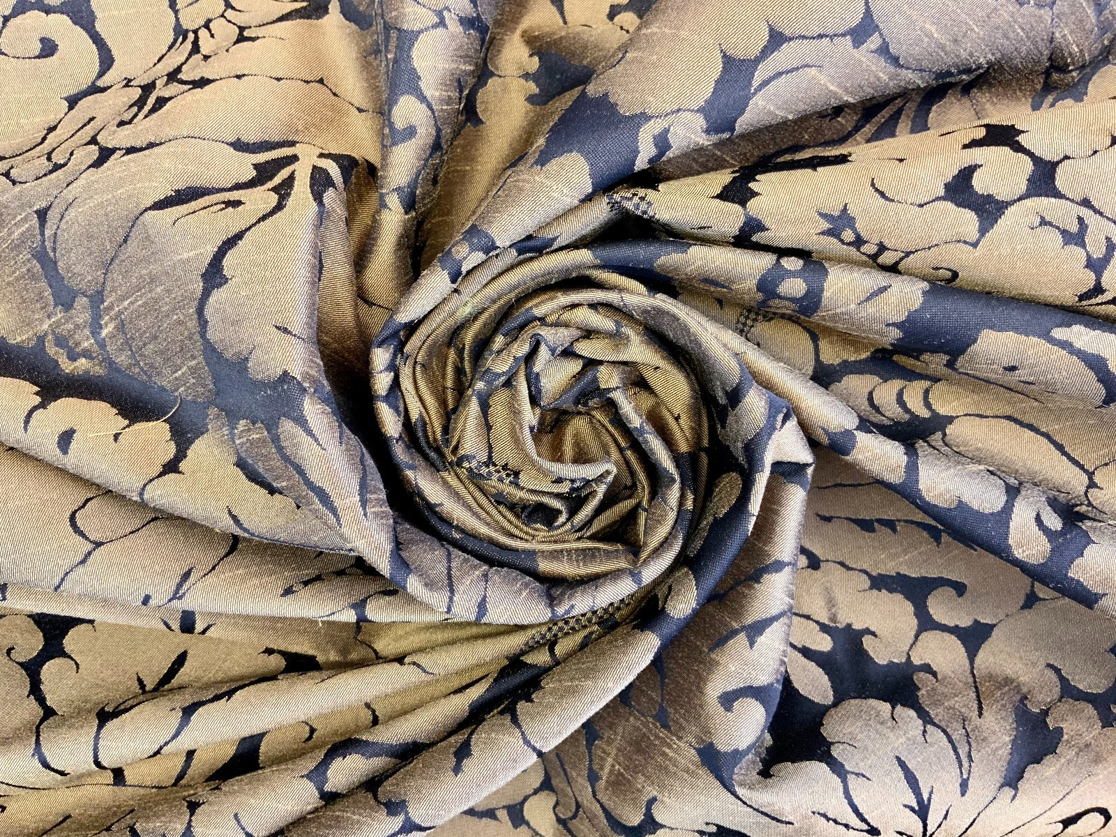 Dutch Damask Black Brass T452