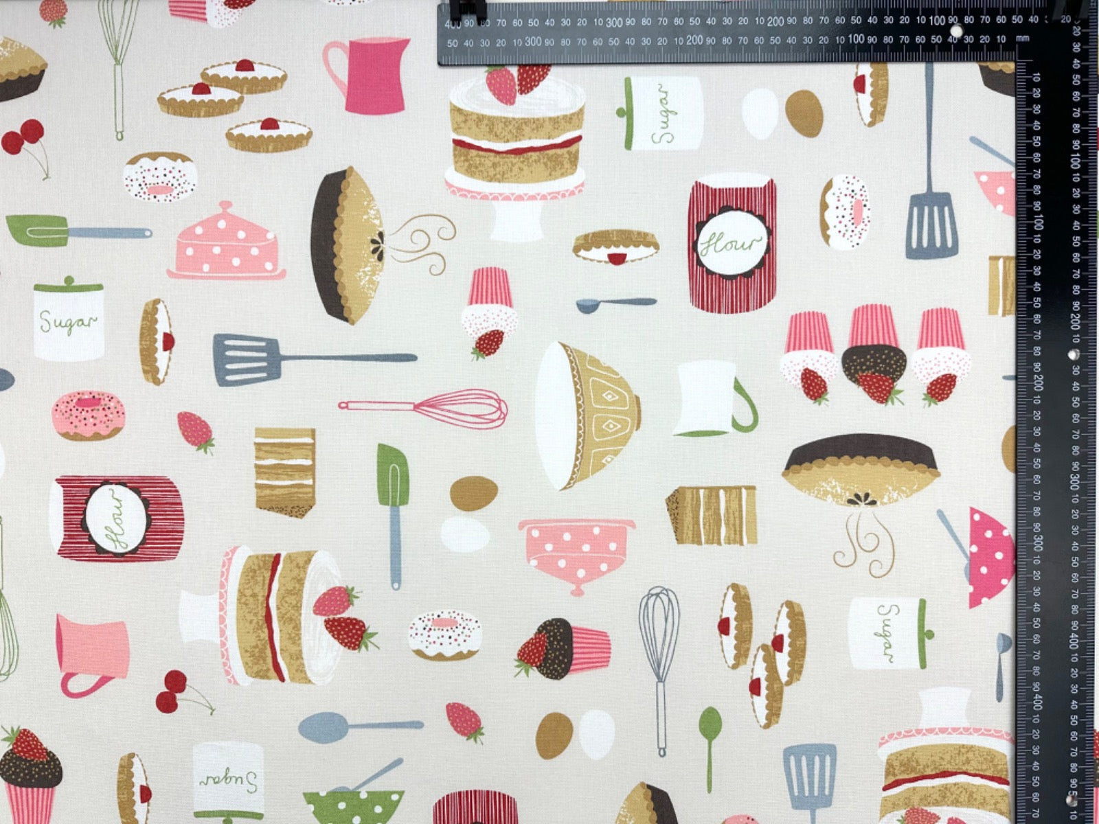 T528 Happy Baker Multi