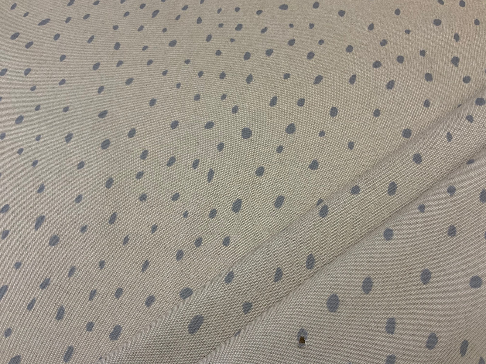 S143 Grey Spotty Paint Oilcloth
