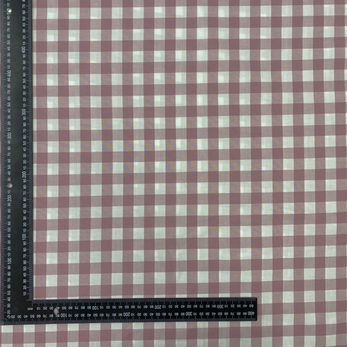 C761 17mm Woven Cotton Gingham Mauve Fabric Scale