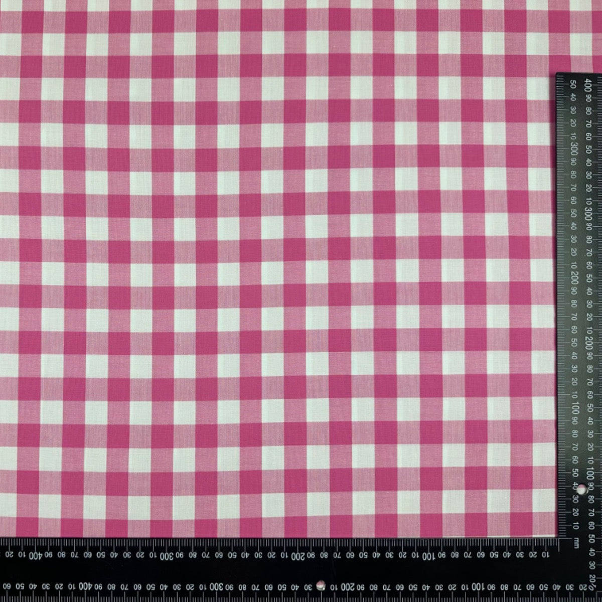 C783 17mm Woven Cotton Gingham Fuchsia Fabric Scale
