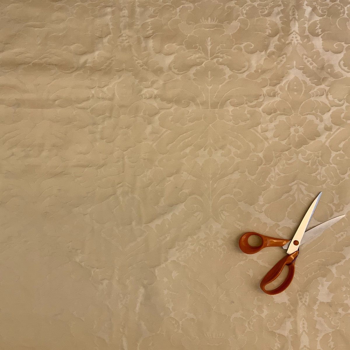 Dutch Damask Cream T458 fabric scale