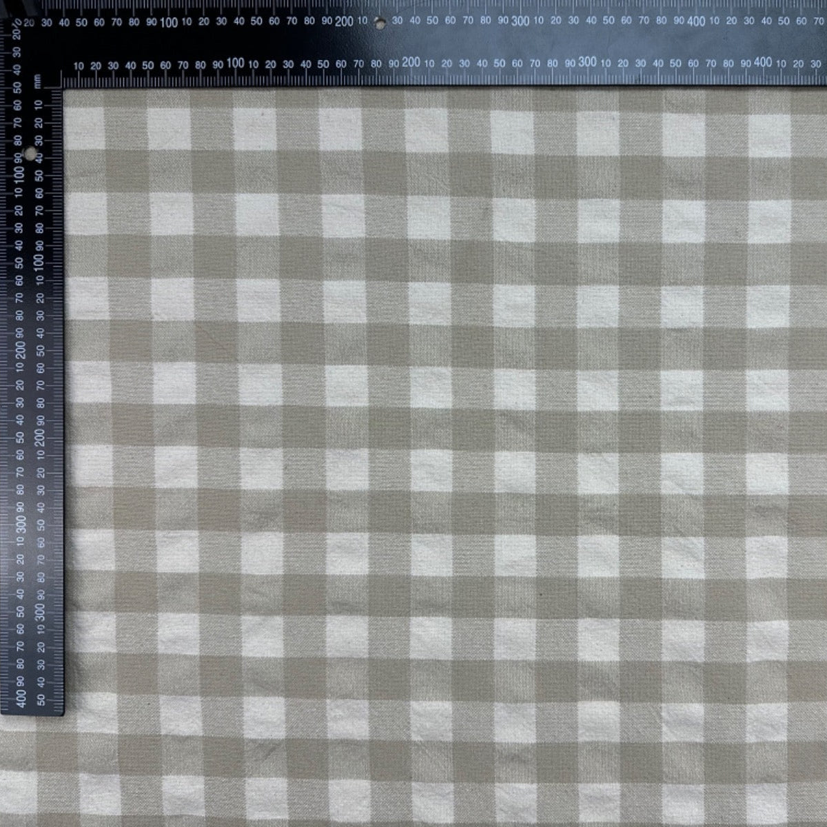 H357 Rustic Chunky Gingham Linen Fabric With Ruler For Scale