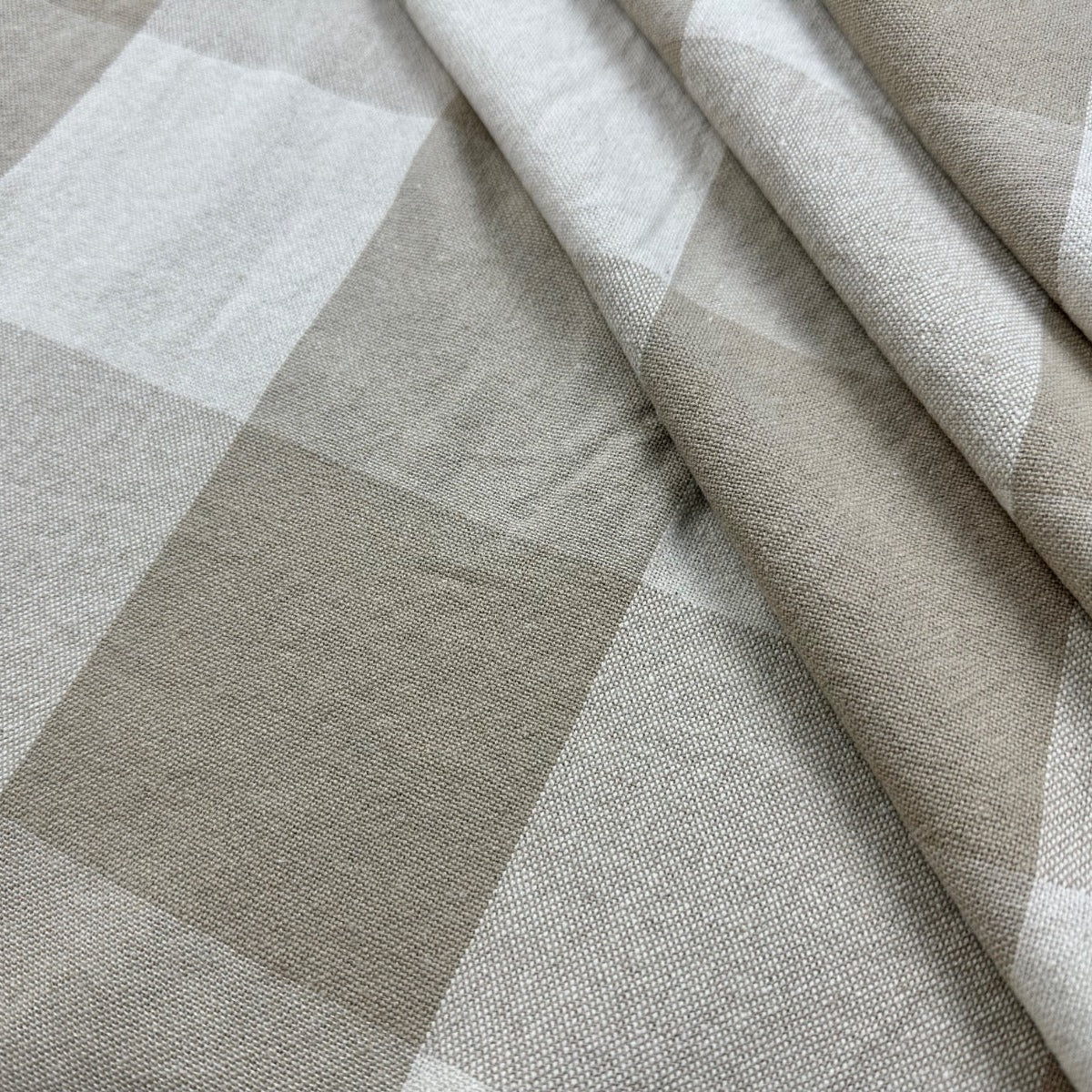 H396 Rustic Giant Gingham Linen Fabric