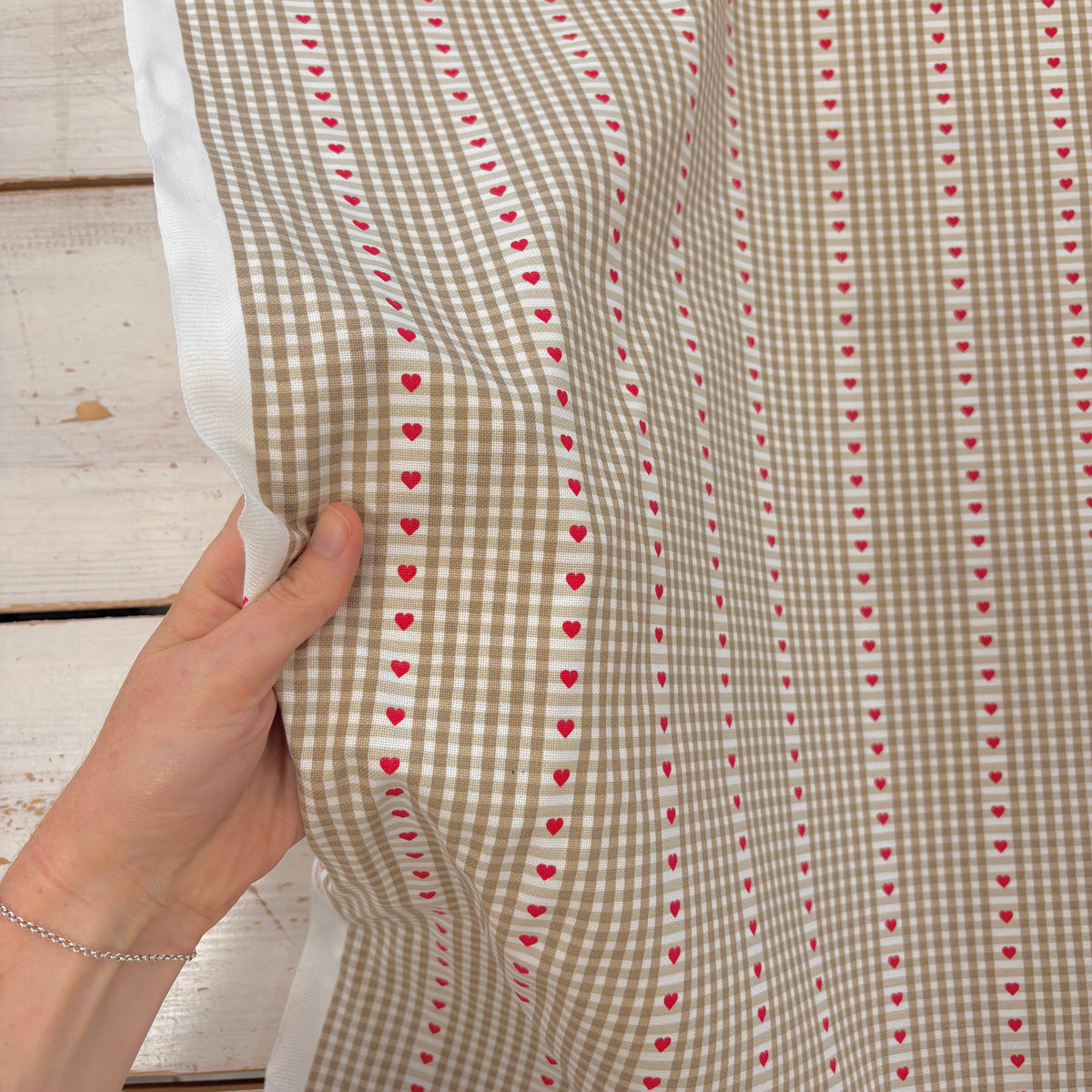H446 Heart Gingham Printed Cotton Natural Fabric Scale