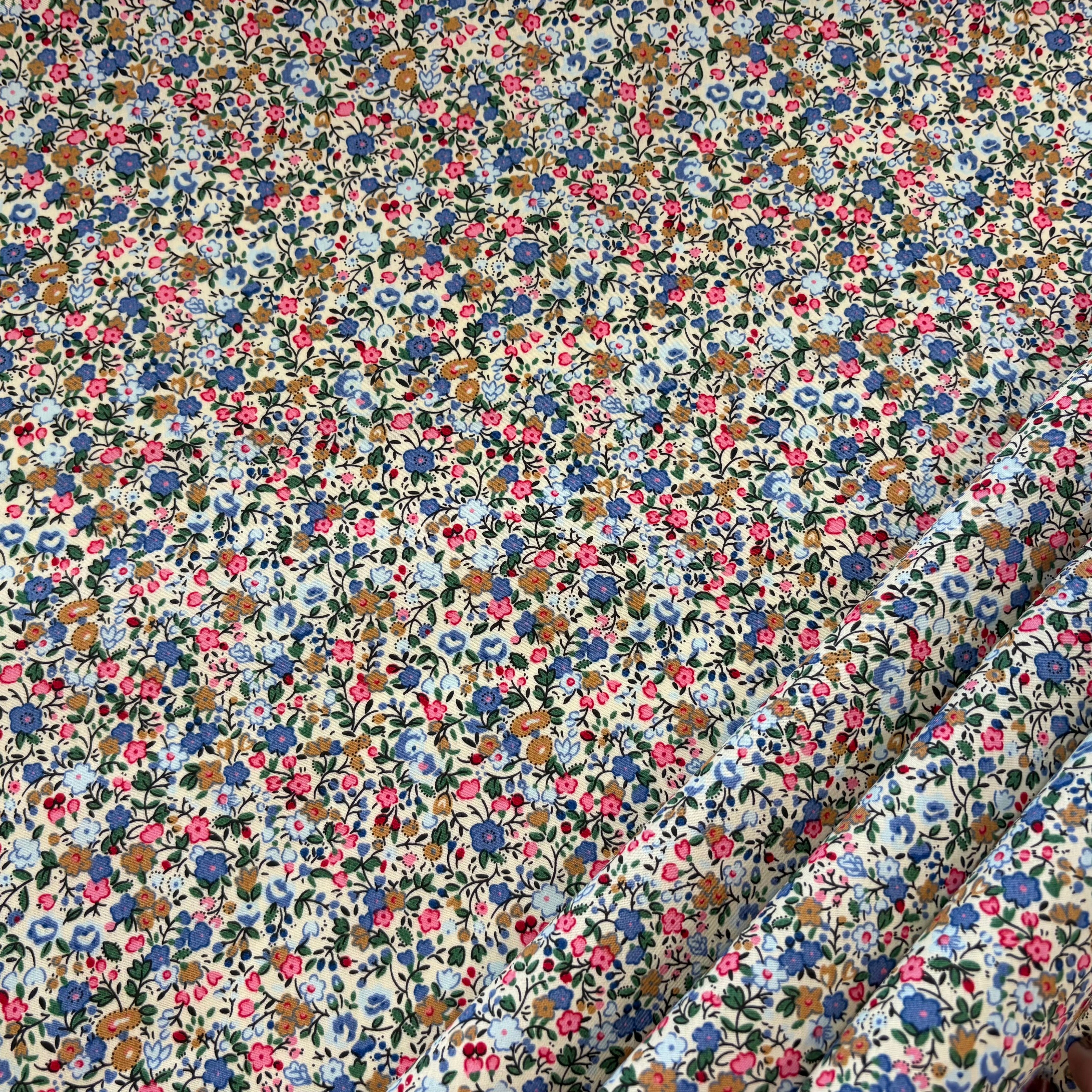 C854 Dainty floral cotton poplin