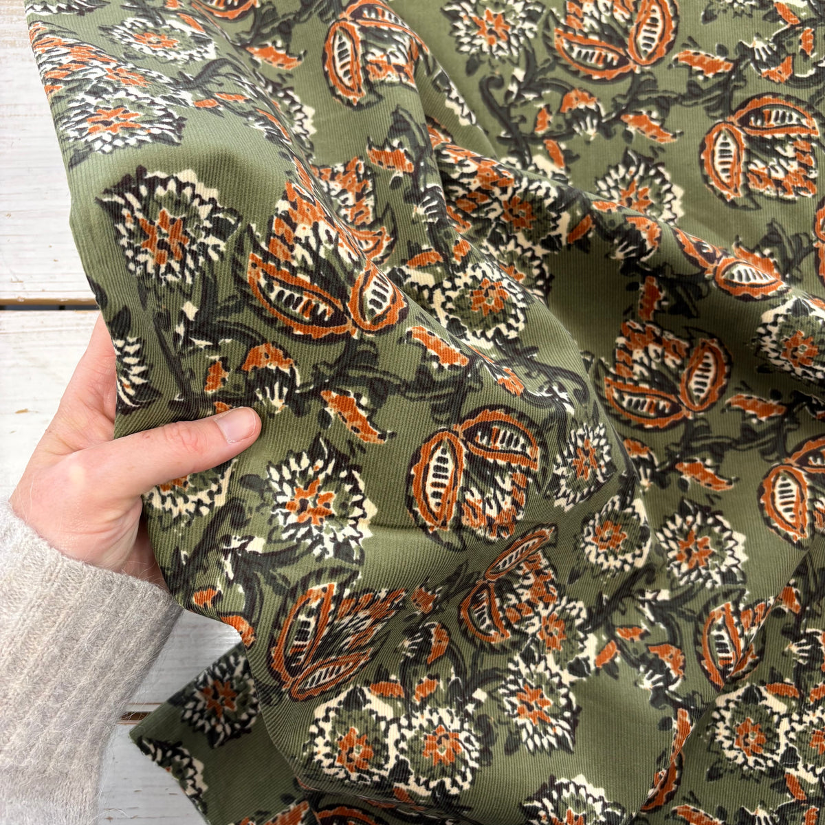 T577 Indian Flowers Needlecord Green