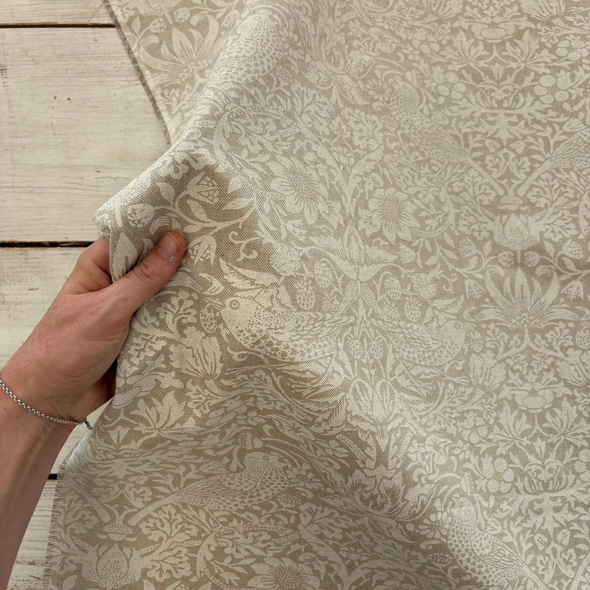 K46 Strawberry Thief Tone On Tone Linen