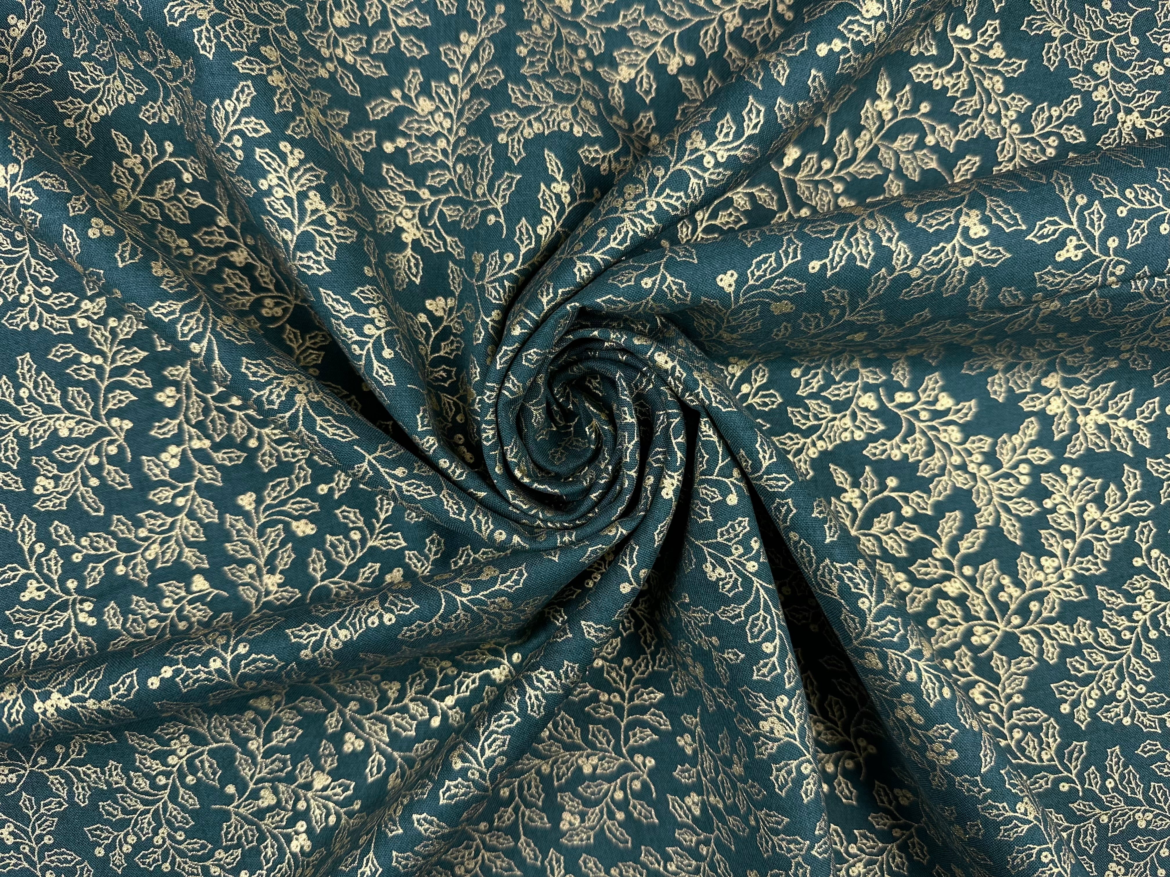 C830 Metallic Holly Outline Green
