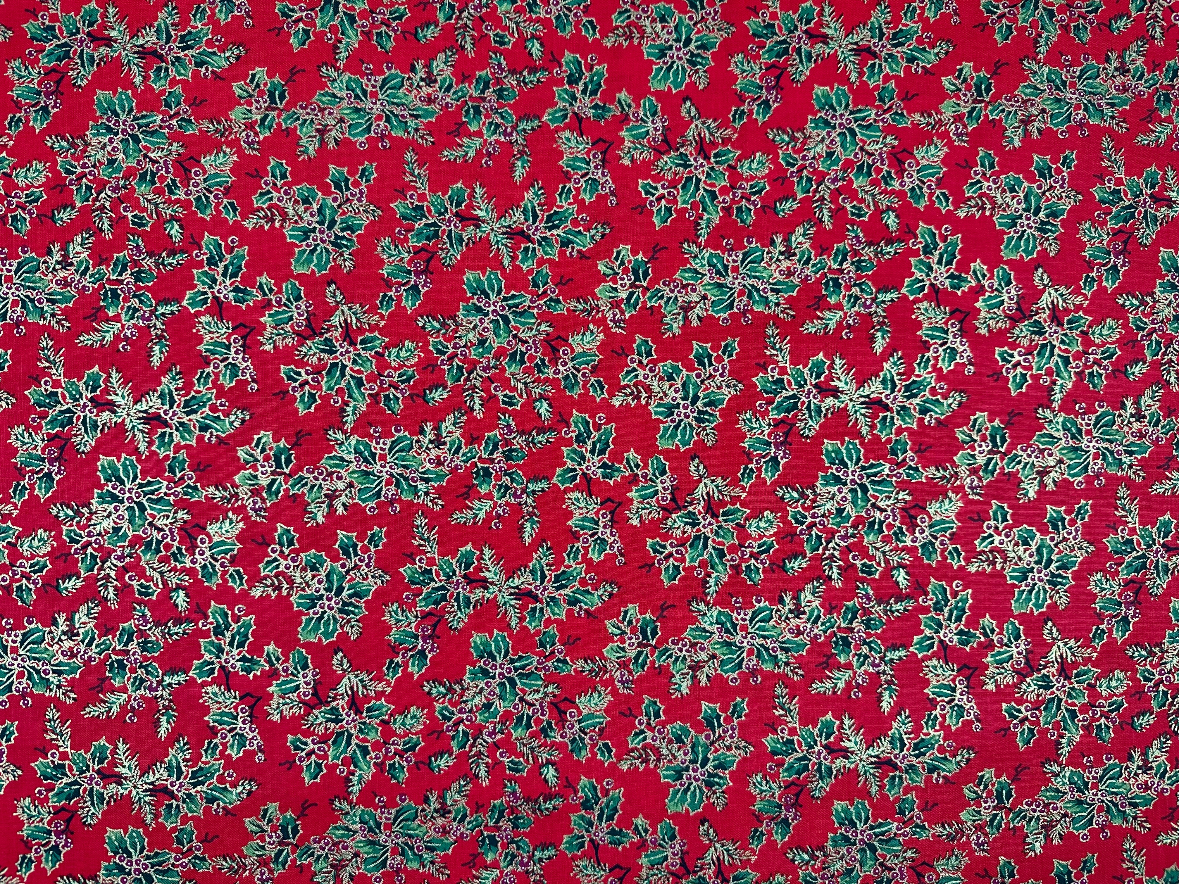 C829 Holly Bush Metallic Red