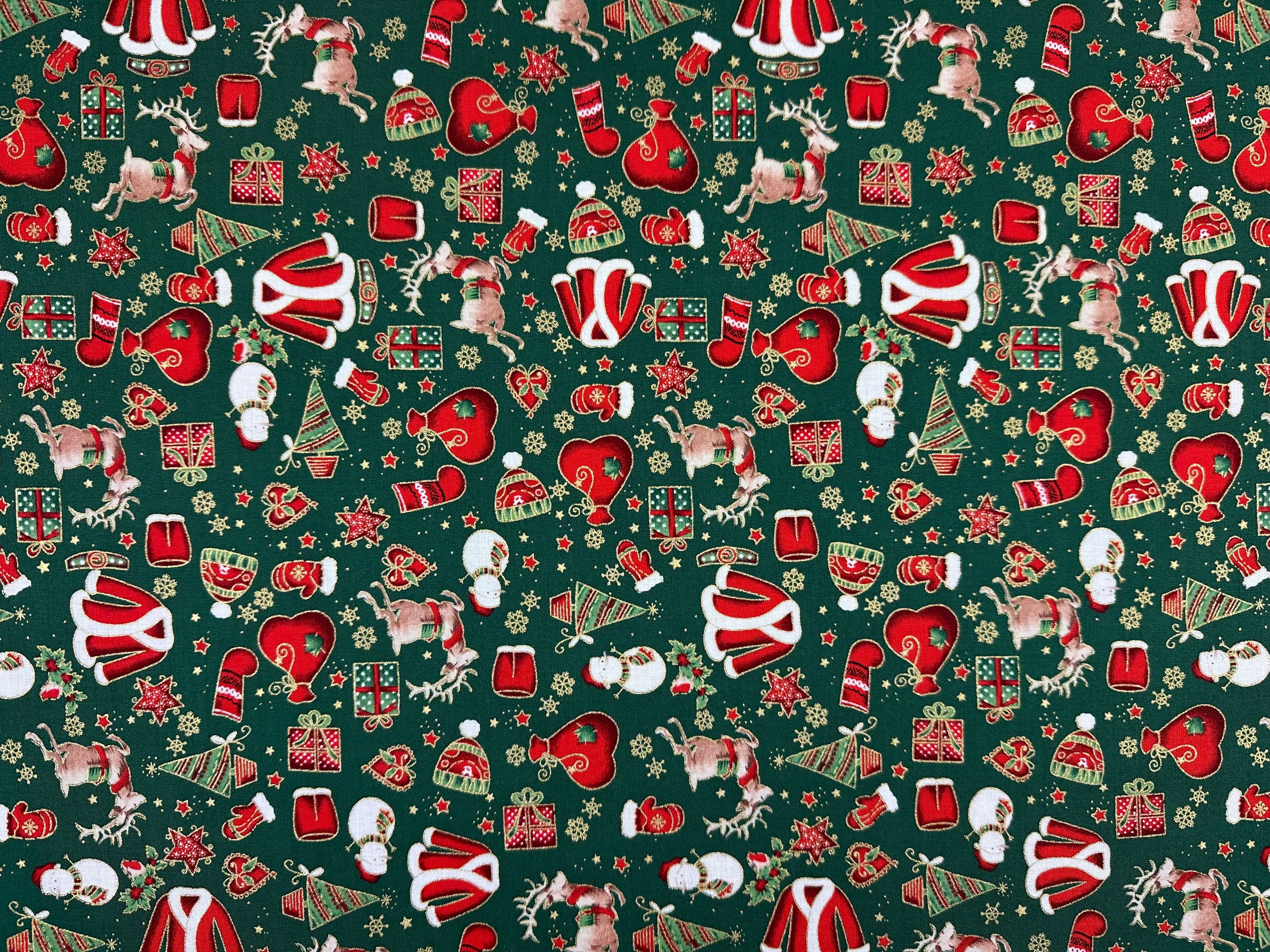 I525 Santas wardrobe green