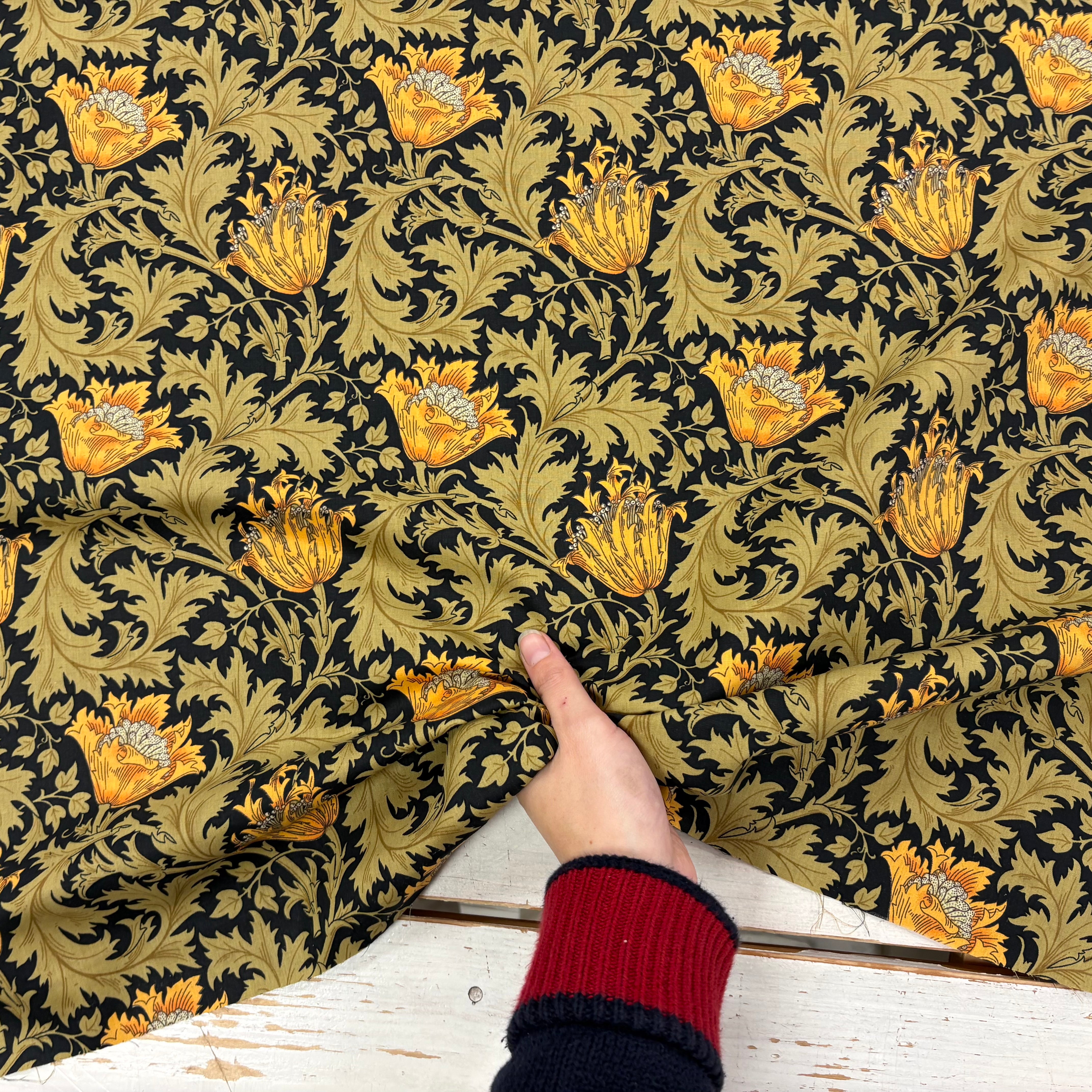 Tex Ex 2932  Autumn Arts and crafts Lilly Cotton lawn