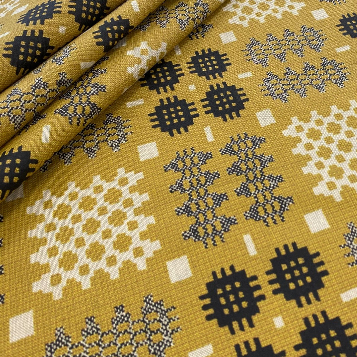 S40 Welsh Blanket Oilcloth Gold Wipeable Tablecloth Fabric Folded