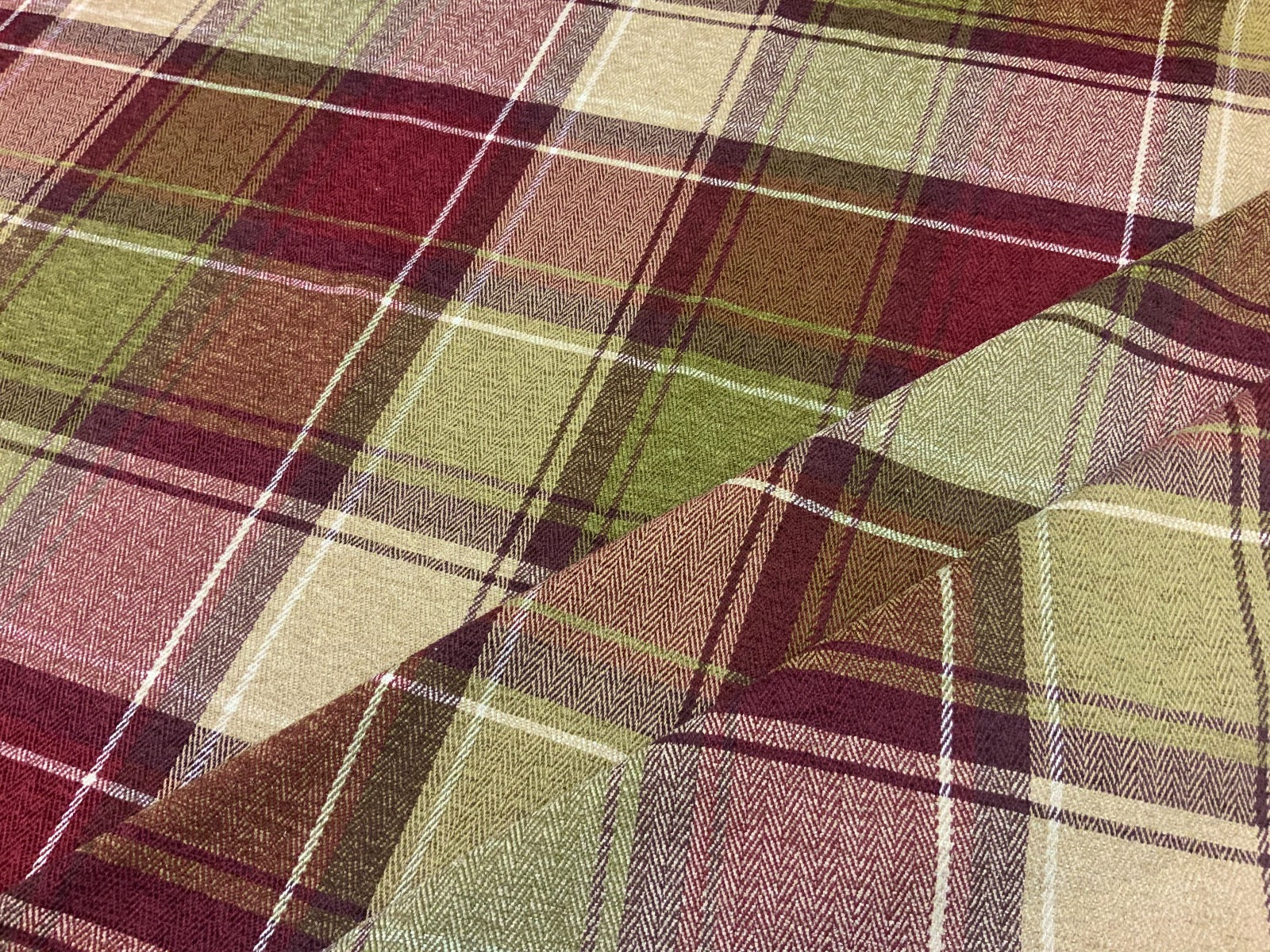 ILiv Argyle Tartan Claret
