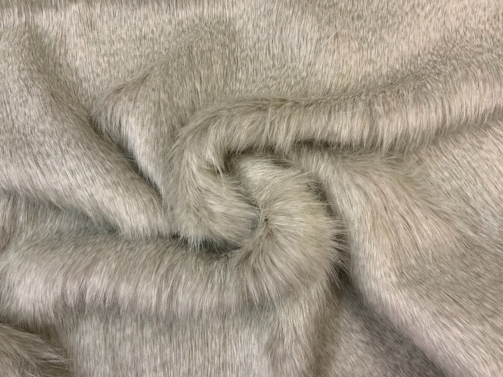 Luxury Silver Wolf Faux Fur Tex Ex 2508