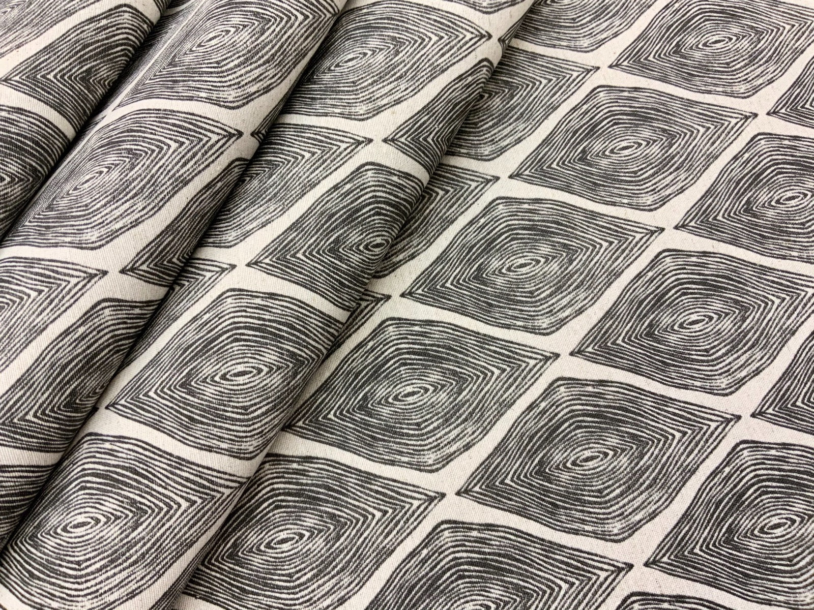 E169 Nevada Rings Double Width Monochrome