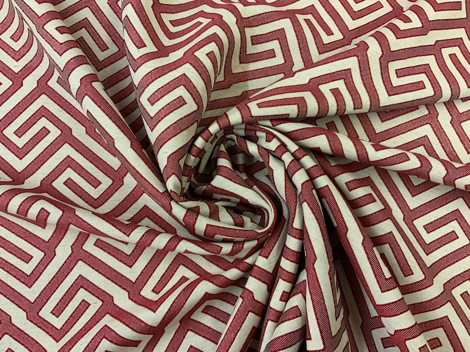 F171 Maze Weave Red