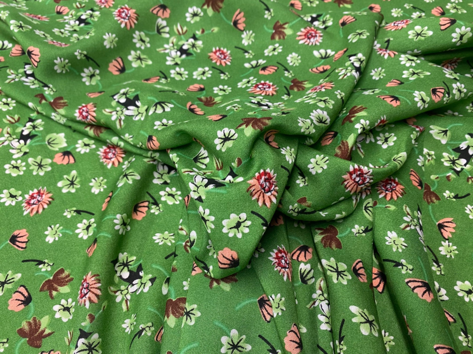 F337 Gardeners Flowers Viscose Green