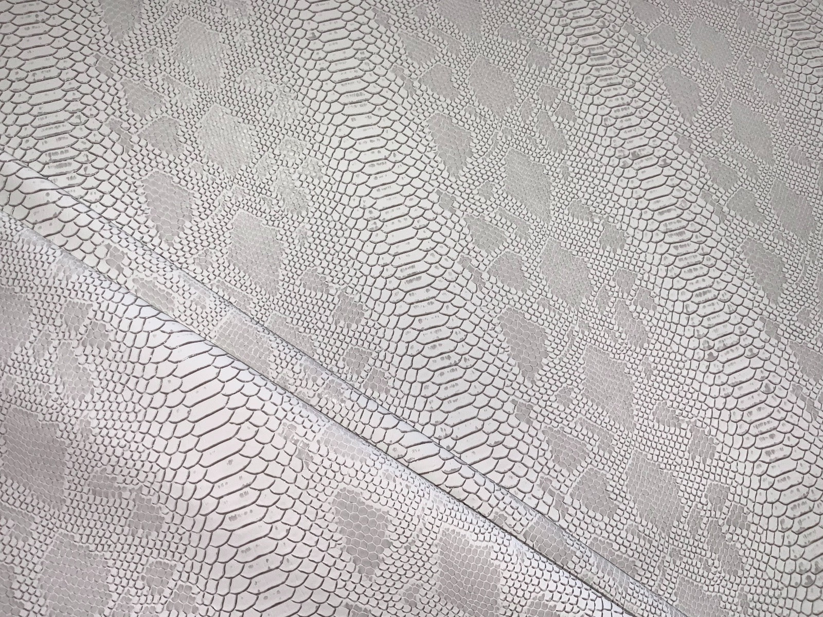 H34 White Snakeskin Leatherette