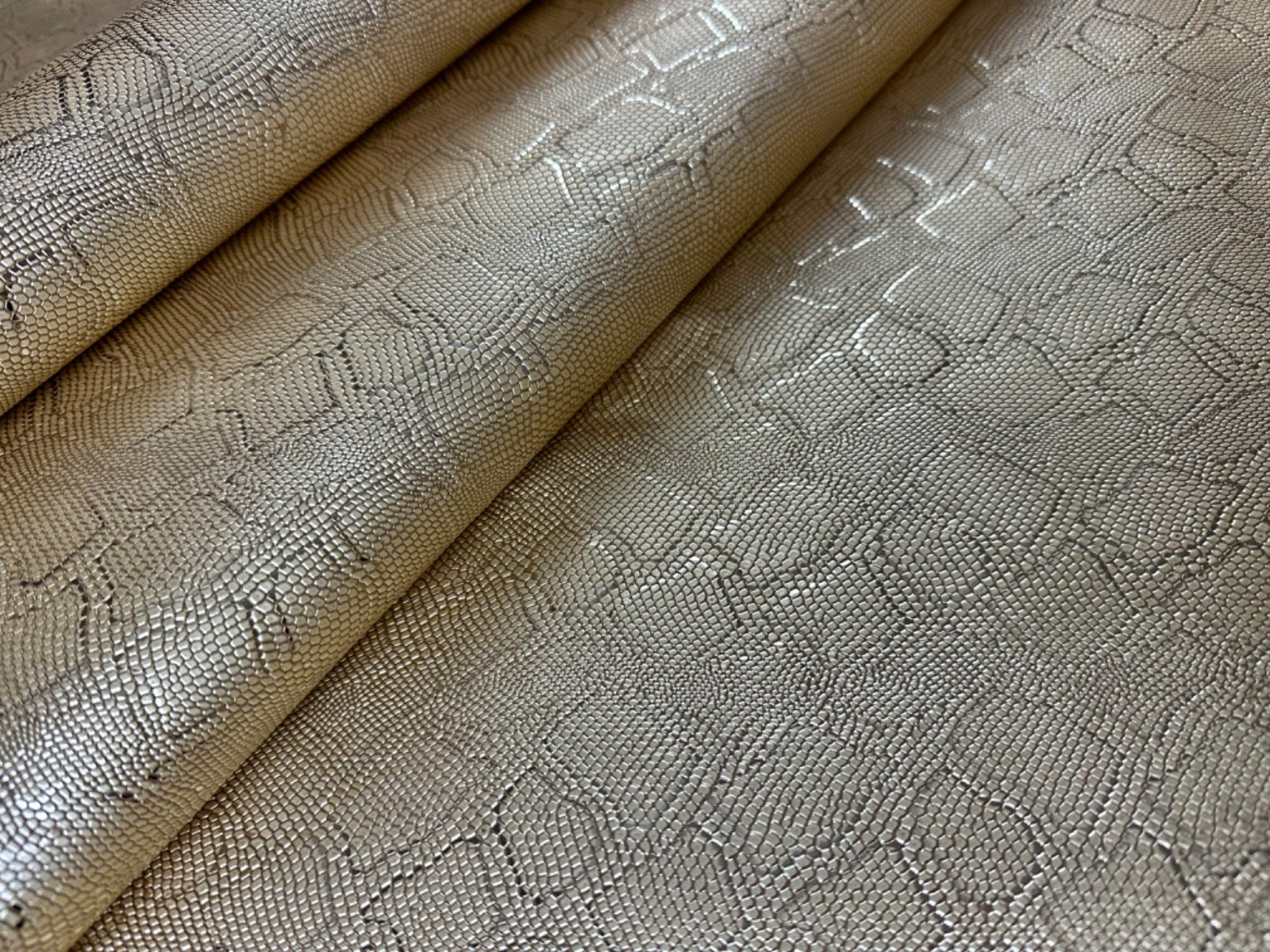 Croc Skin Leatherette Metallic Gold H338