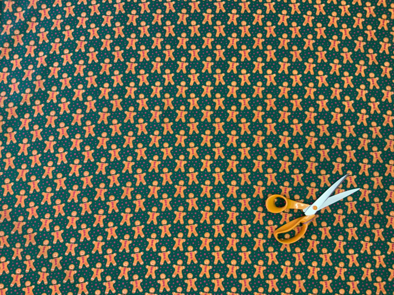 C700 Traditional Gingerbread Green
